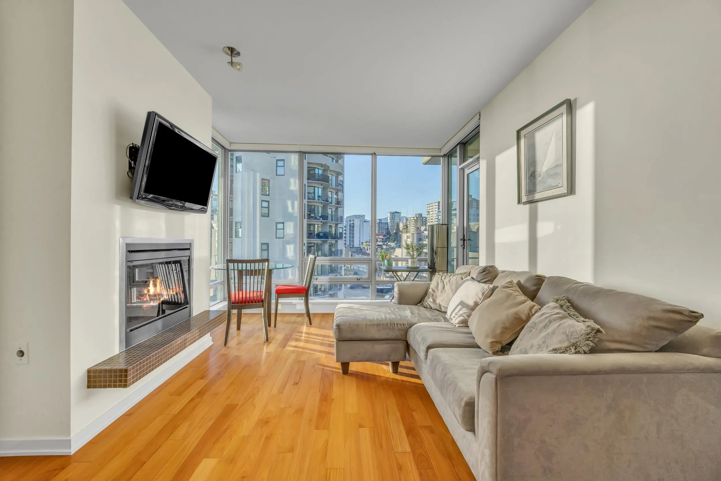 805 1005 Beach Avenue