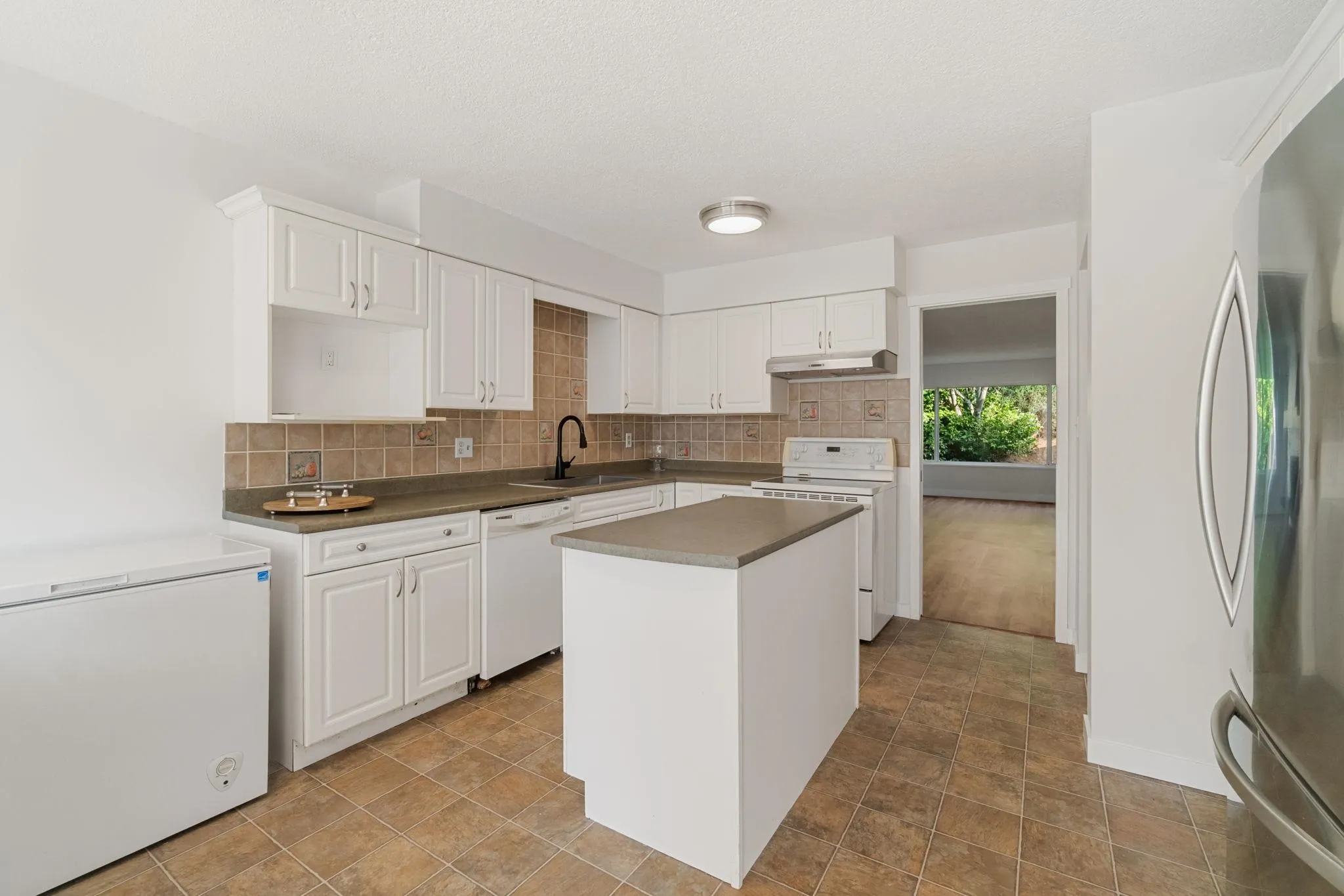 1431 Elinor Crescent