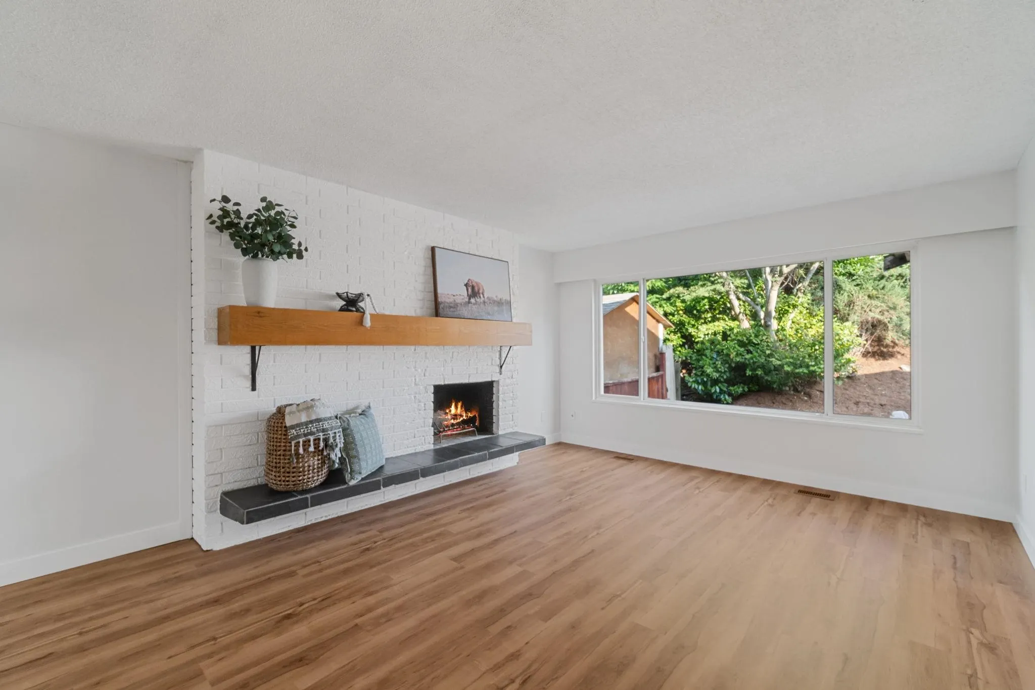 1431 Elinor Crescent