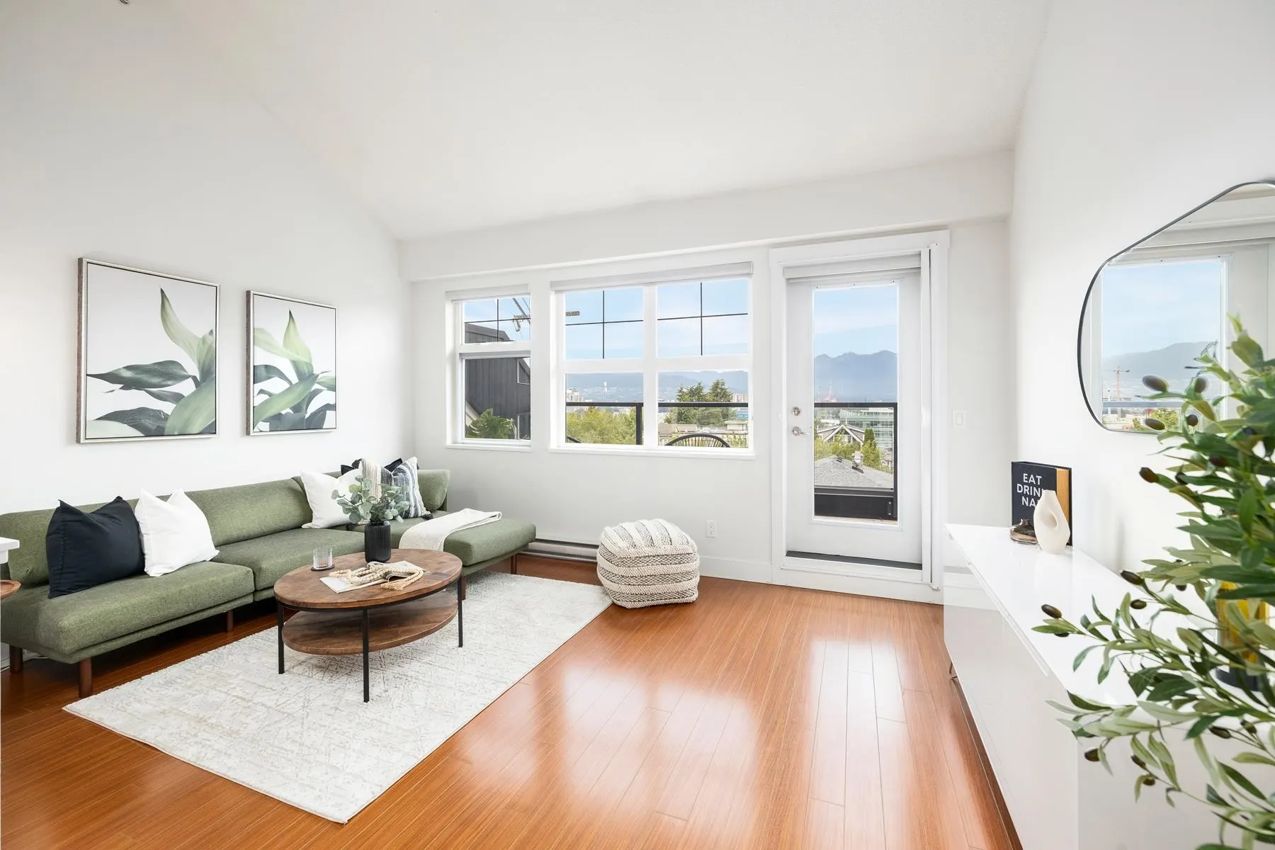 2276 St. George Street