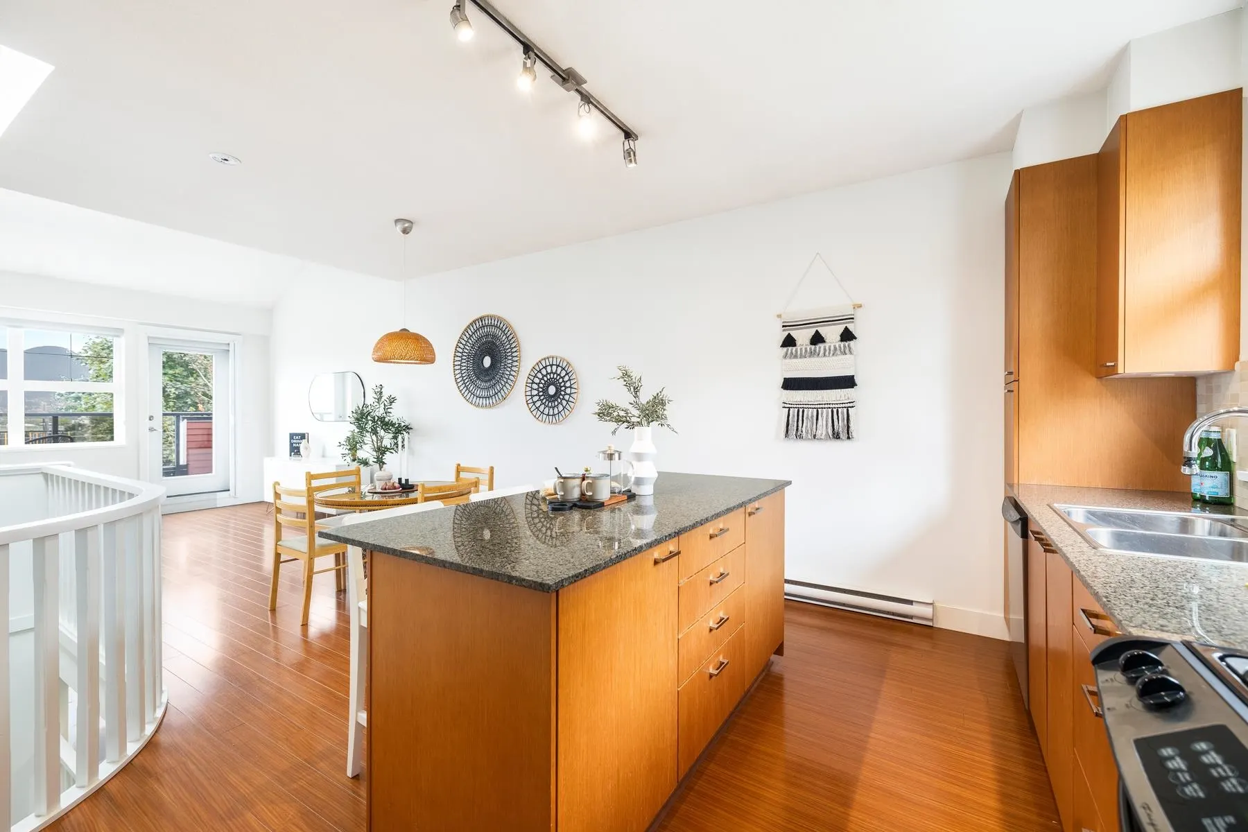 2276 St. George Street