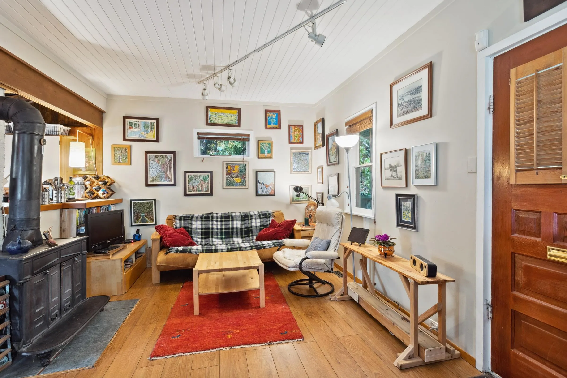 713 E St. James Road