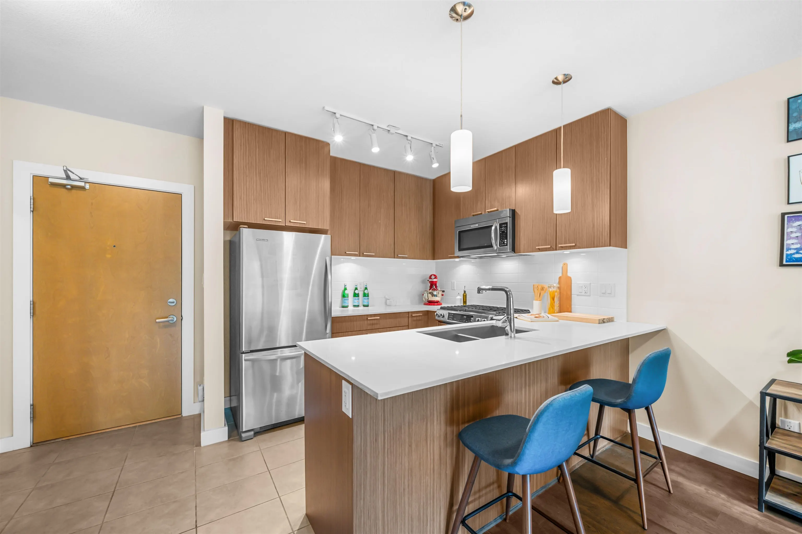 215 1330 Marine Drive