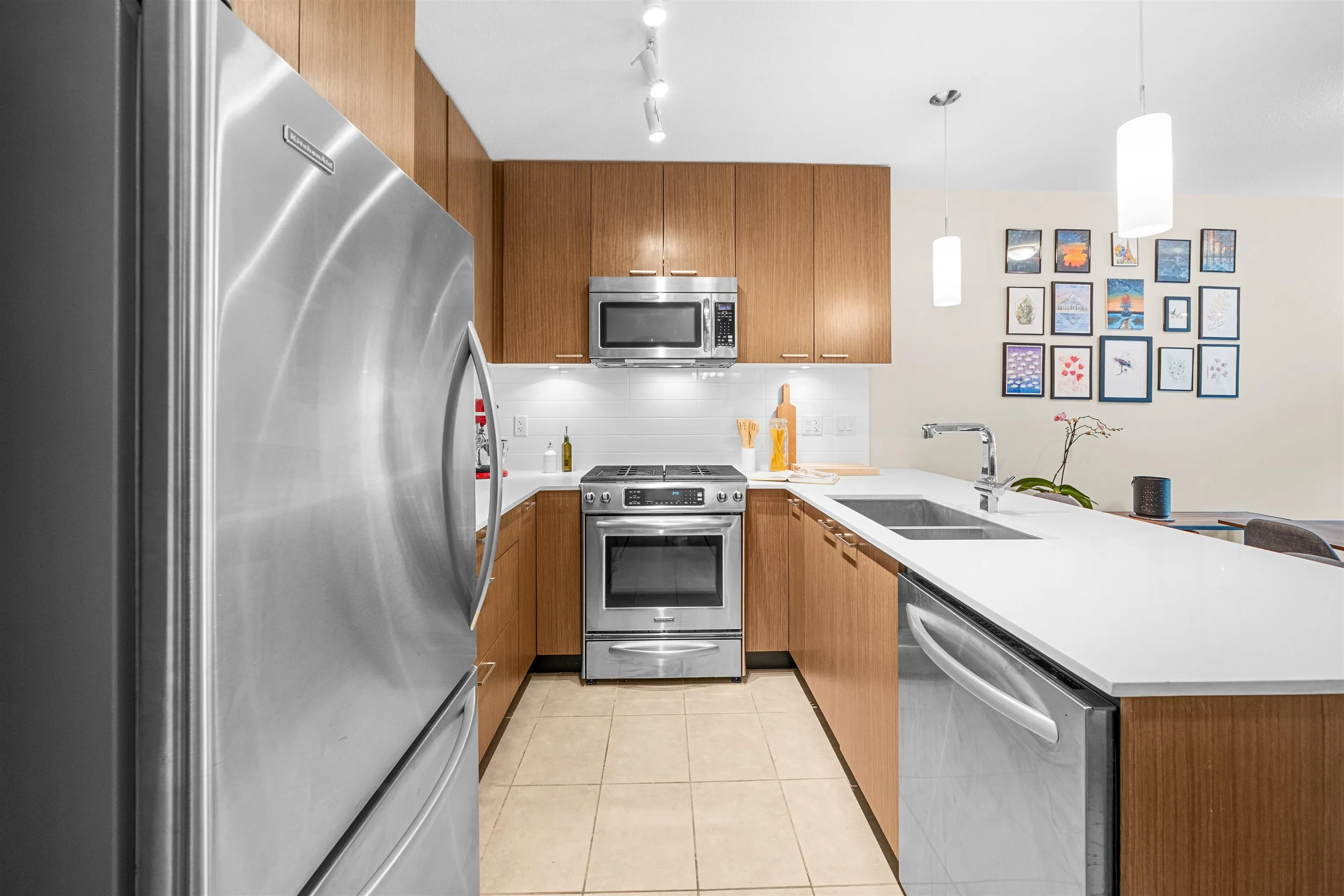 215 1330 Marine Drive