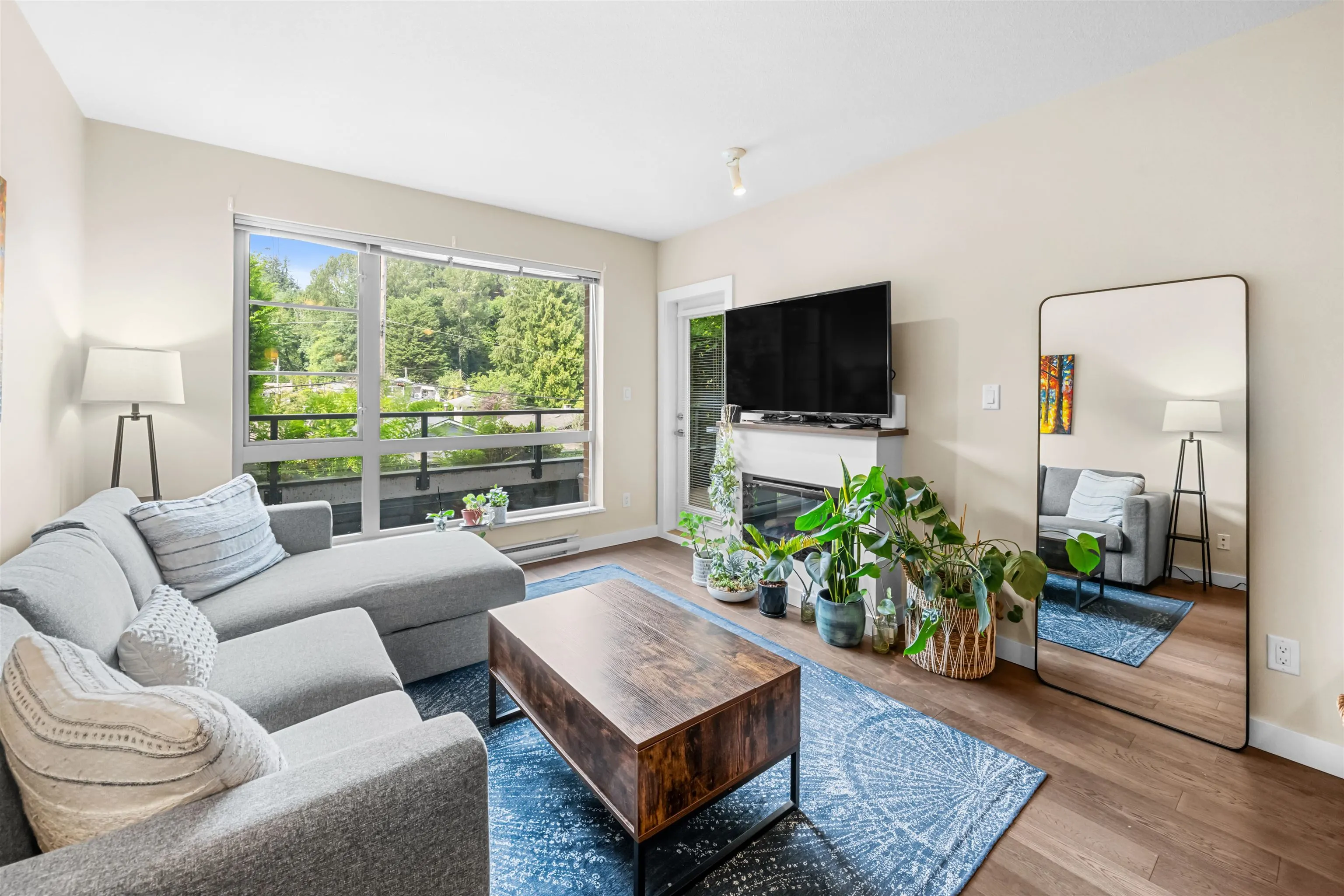 215 1330 Marine Drive