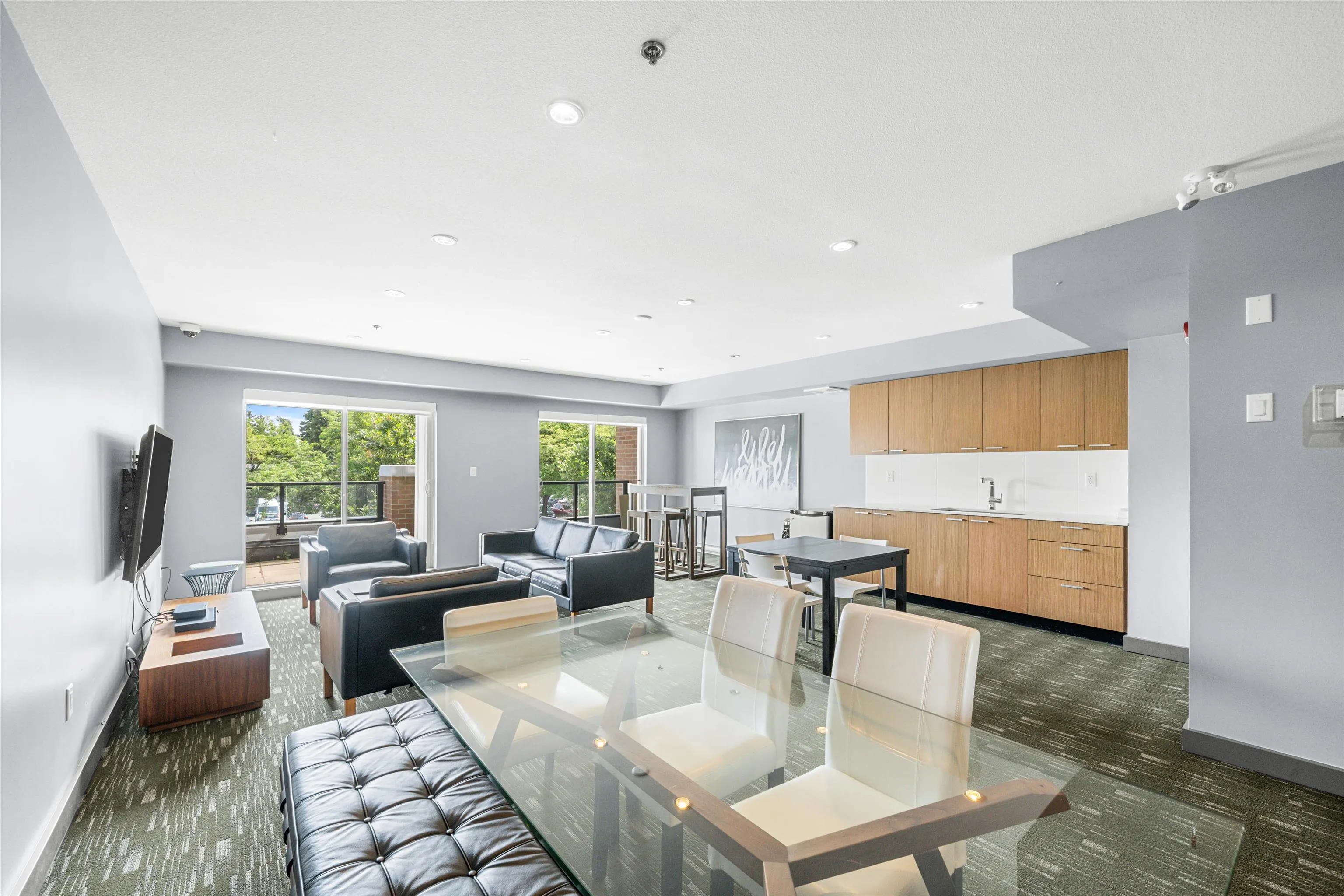 215 1330 Marine Drive
