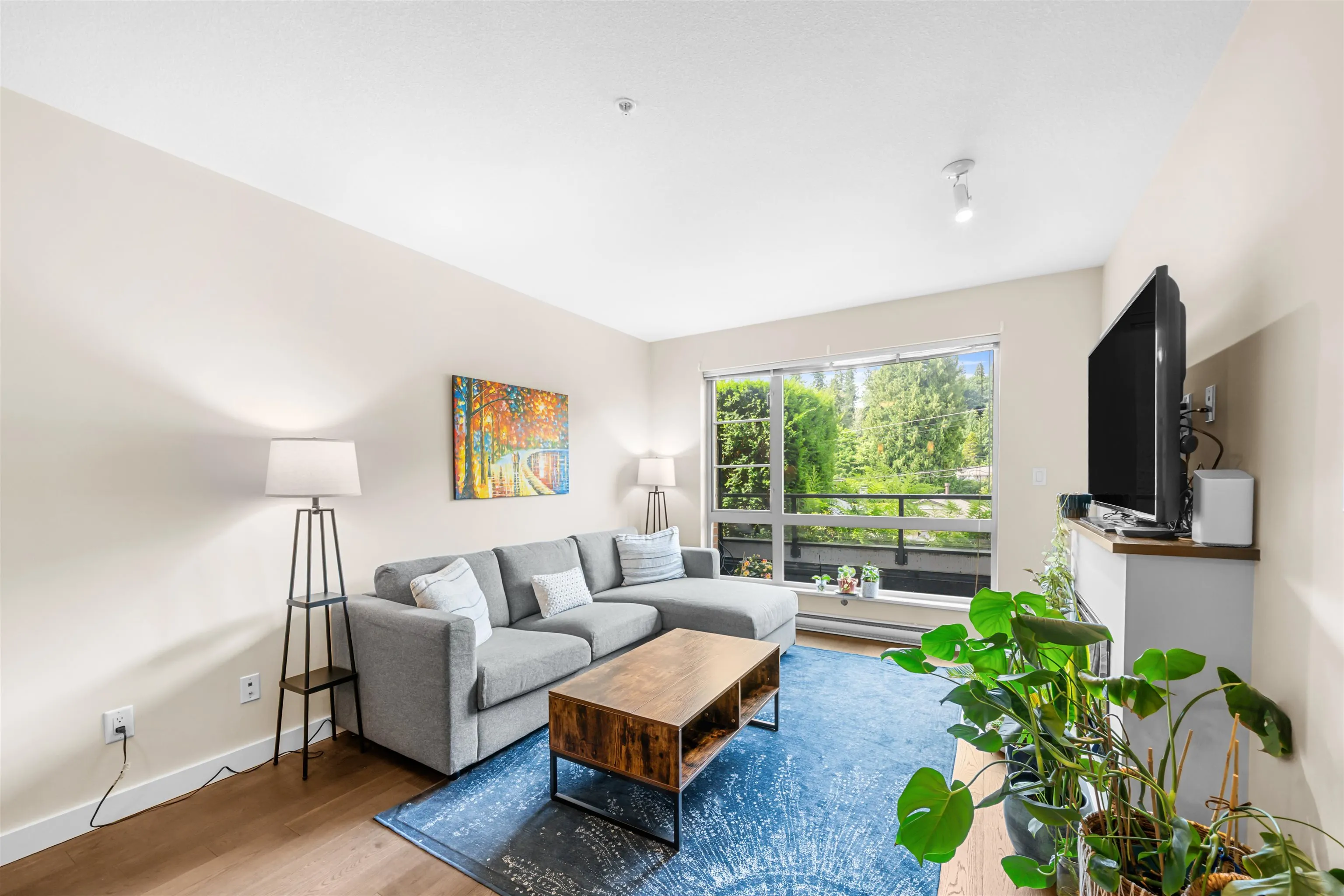 215 1330 Marine Drive