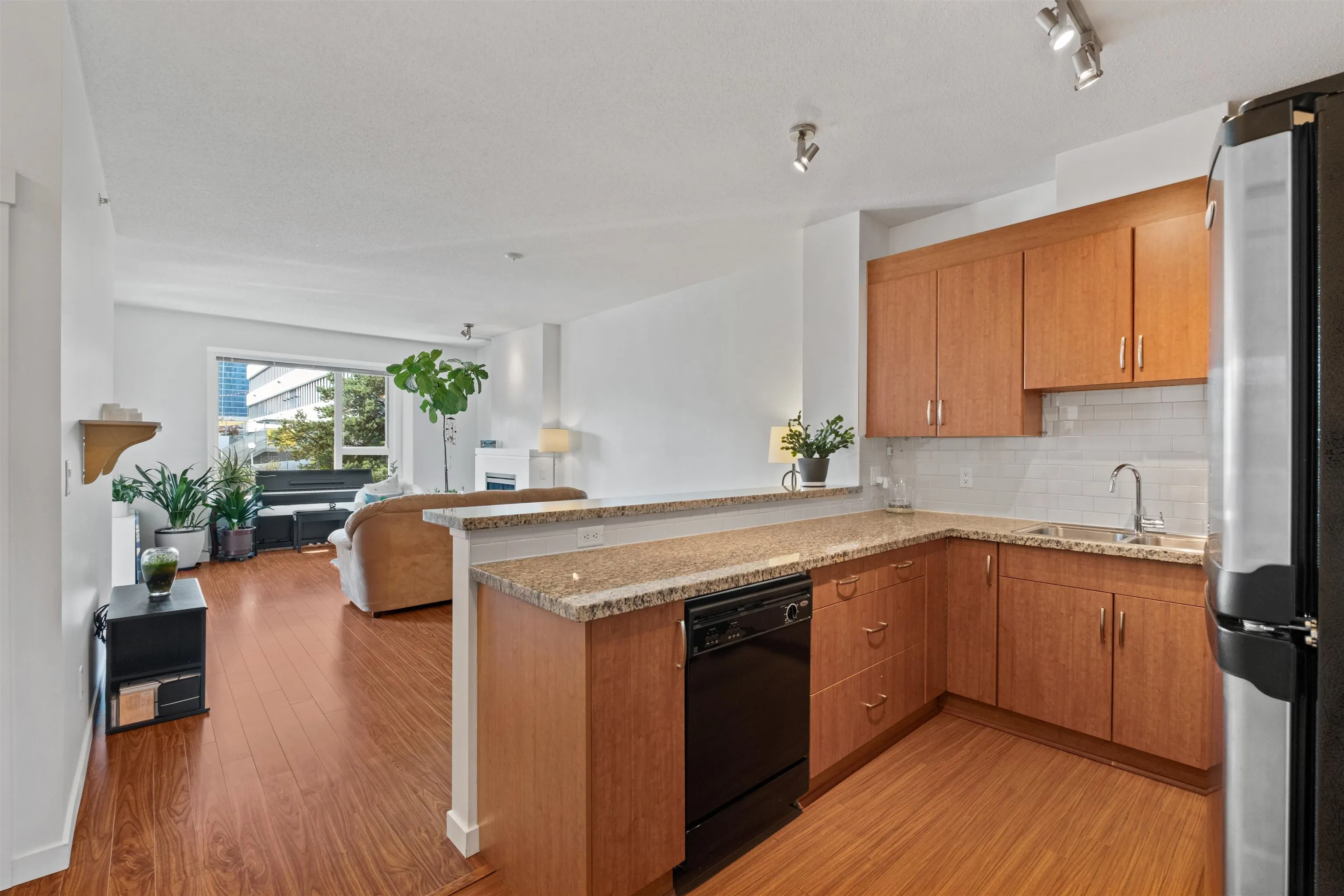 410 4723 Dawson Street