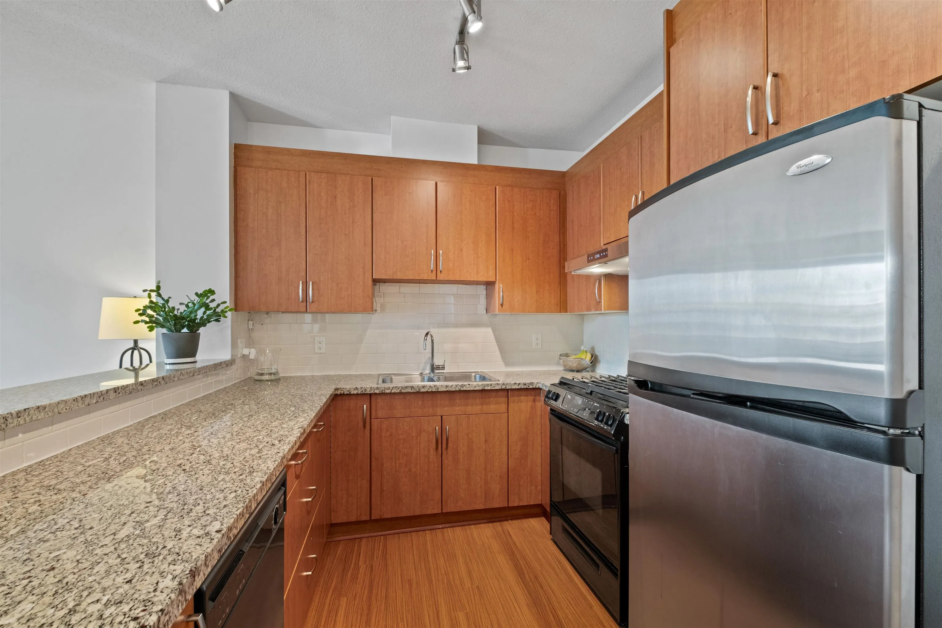 410 4723 Dawson Street