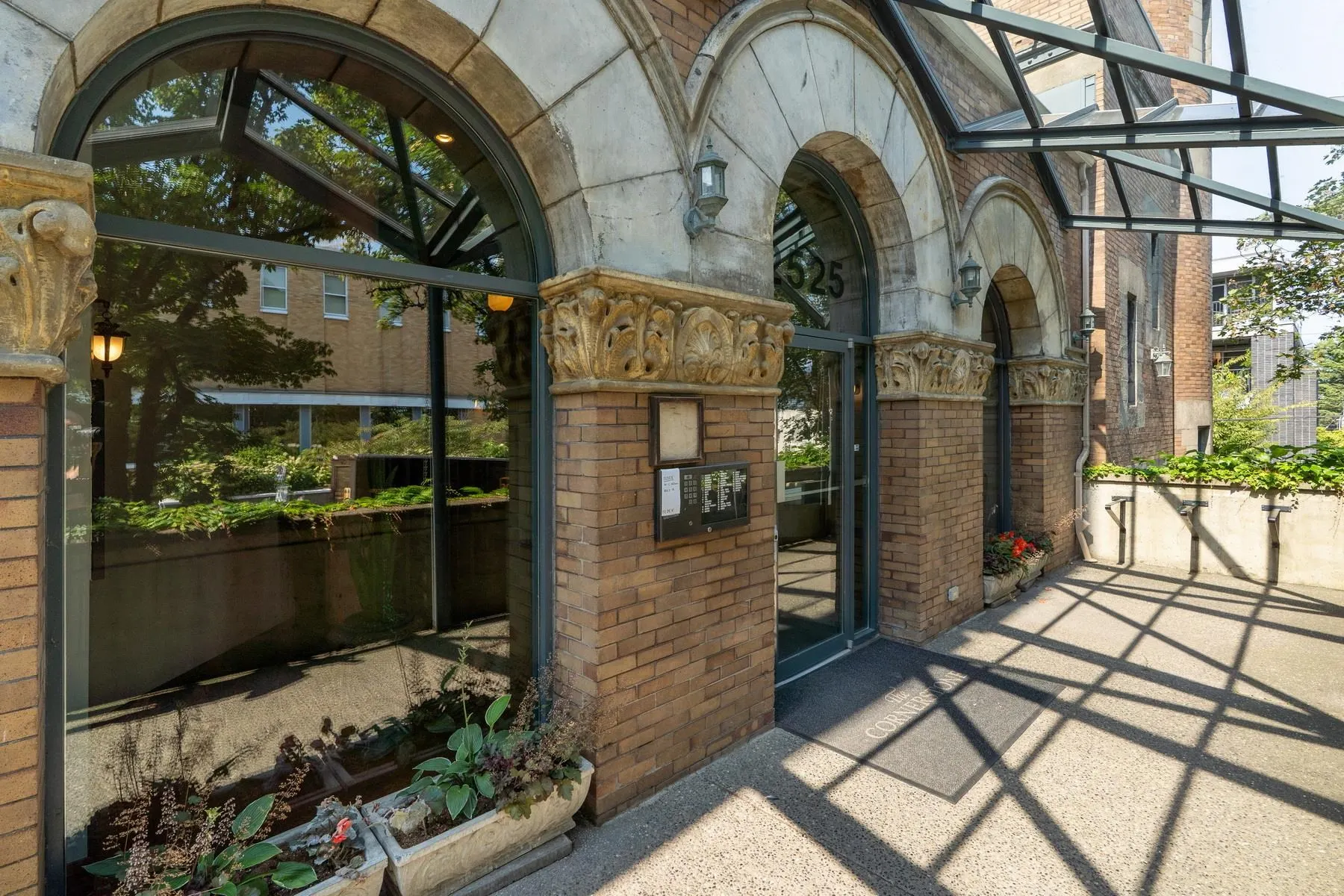 204 2525 Quebec Street