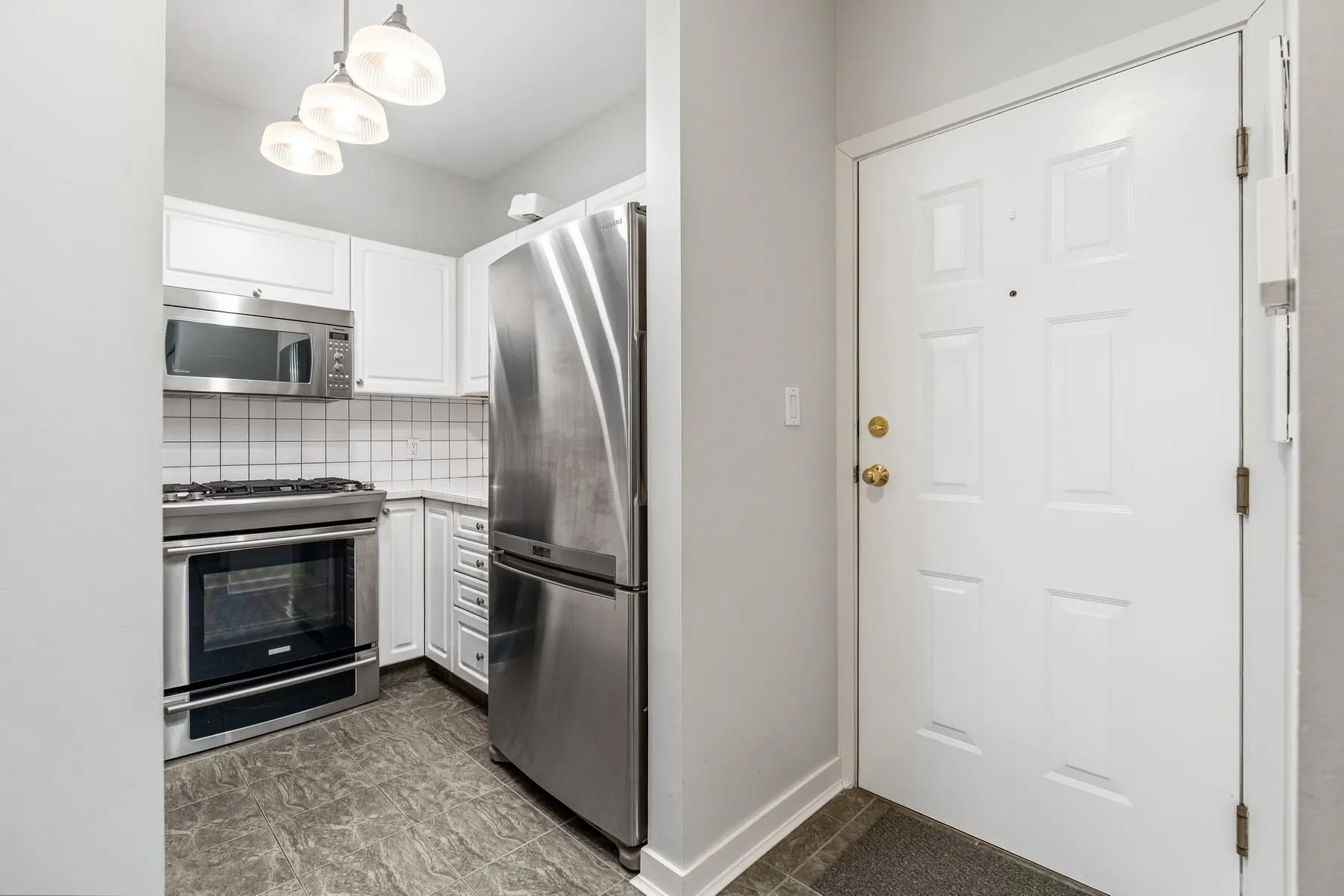 204 2525 Quebec Street