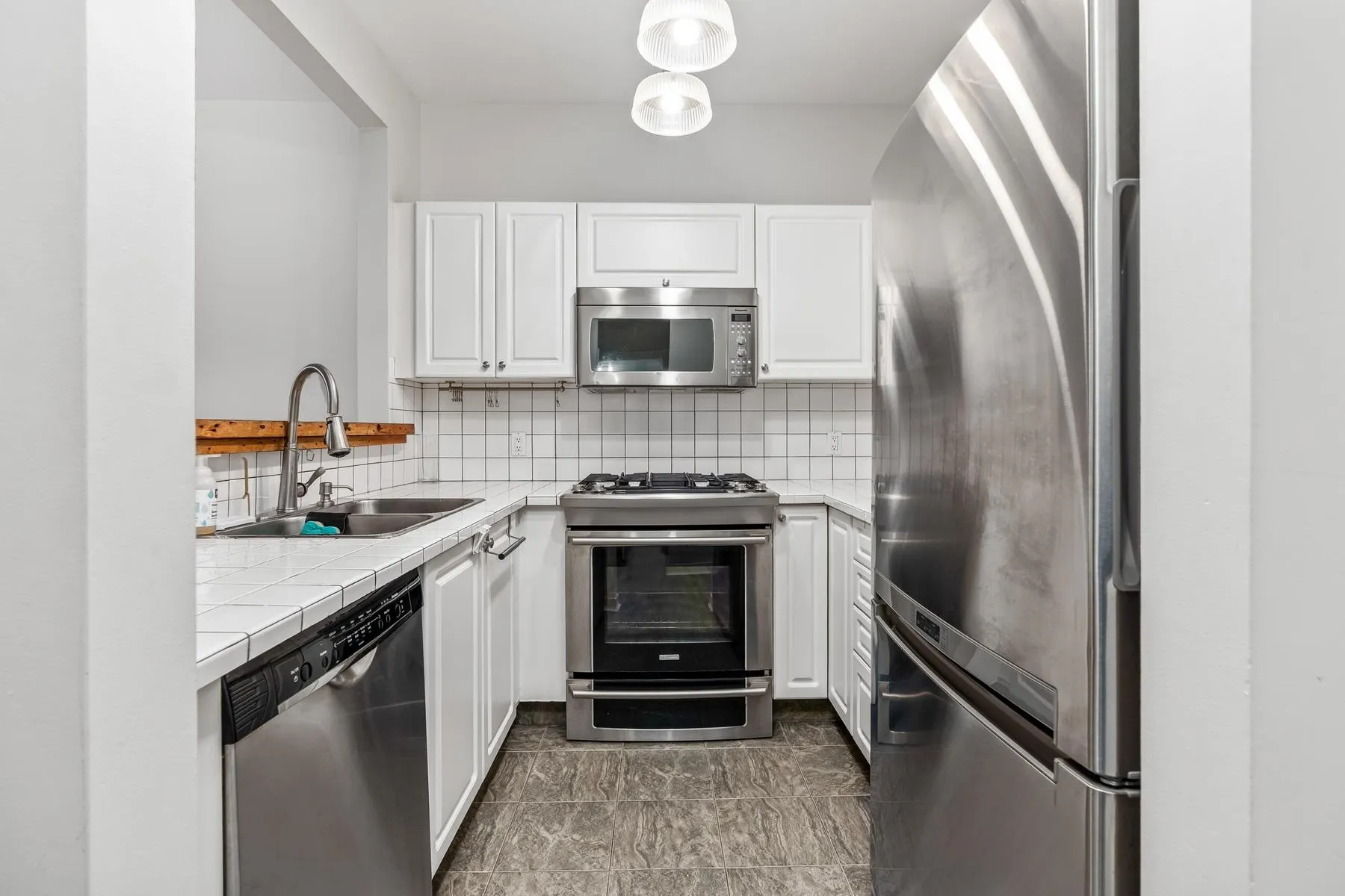 204 2525 Quebec Street