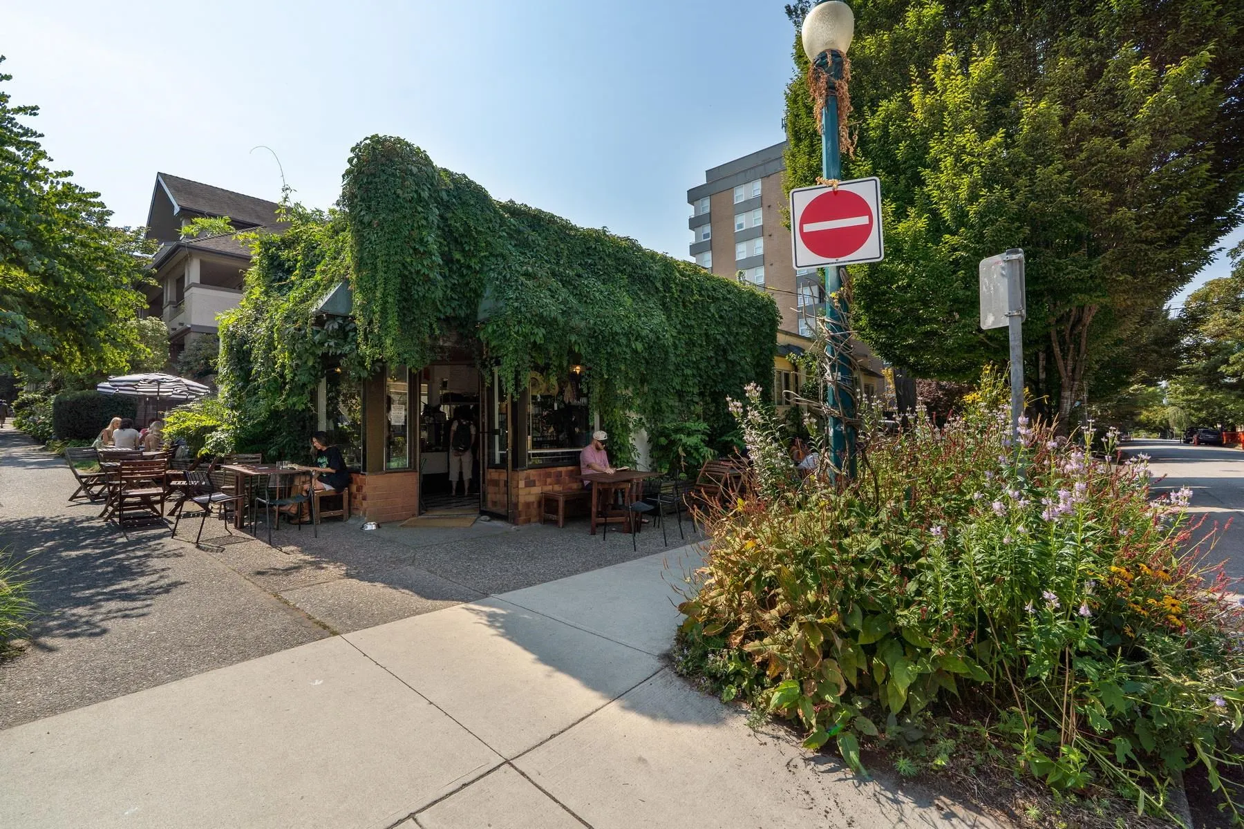 204 2525 Quebec Street