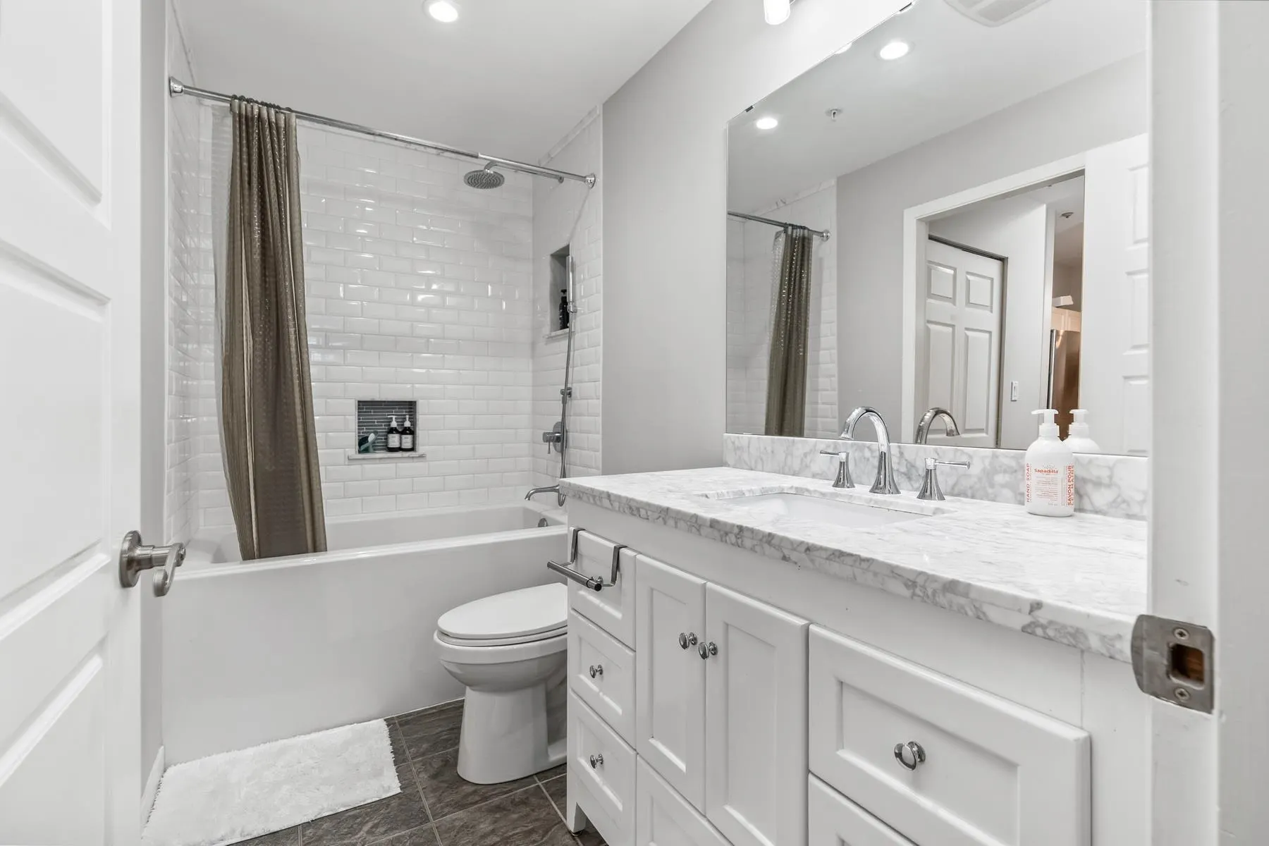 204 2525 Quebec Street