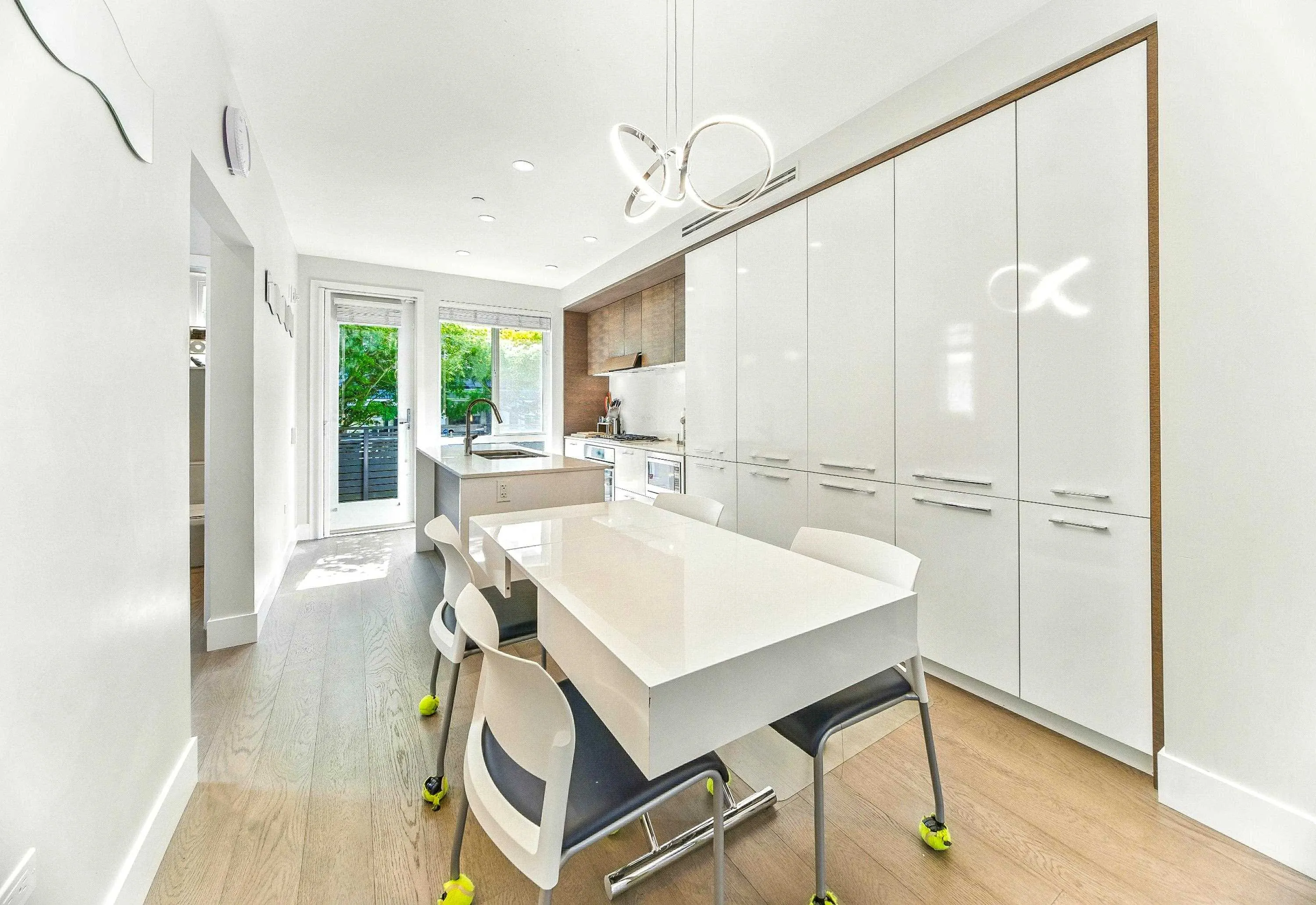 276 W 62nd Avenue