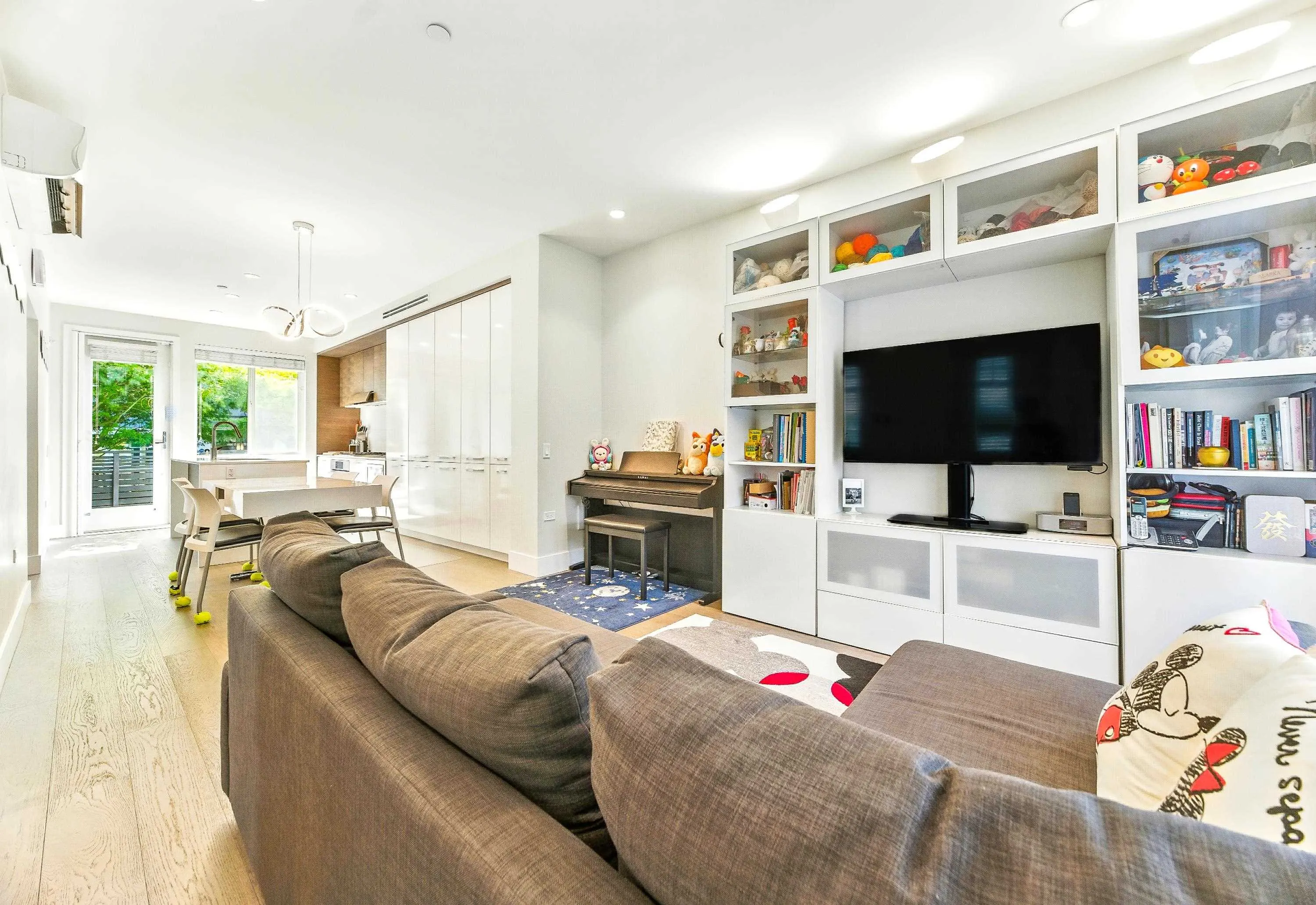 276 W 62nd Avenue