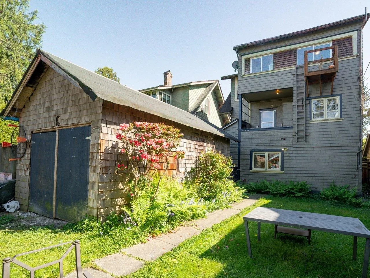 3347 W 8th Avenue