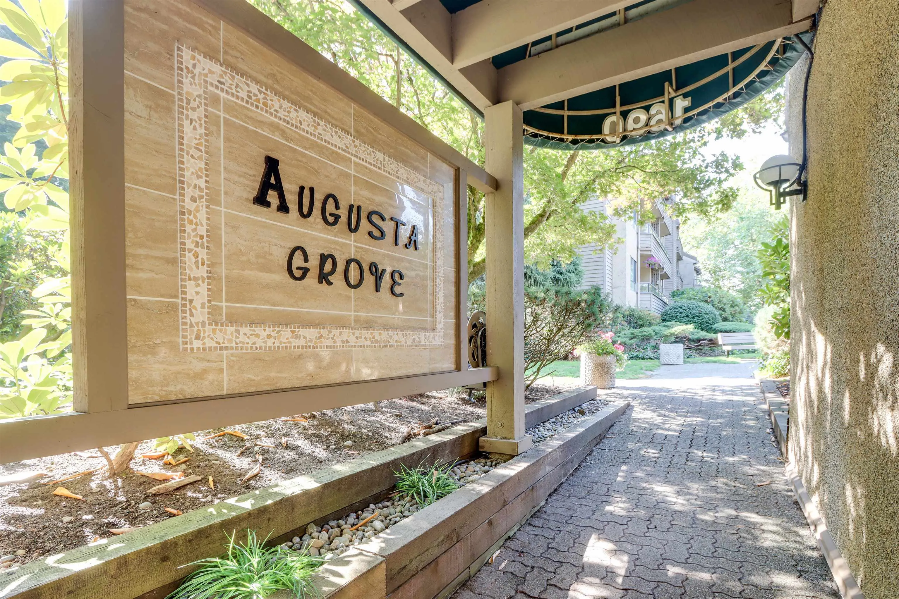G04 1690 Augusta Avenue