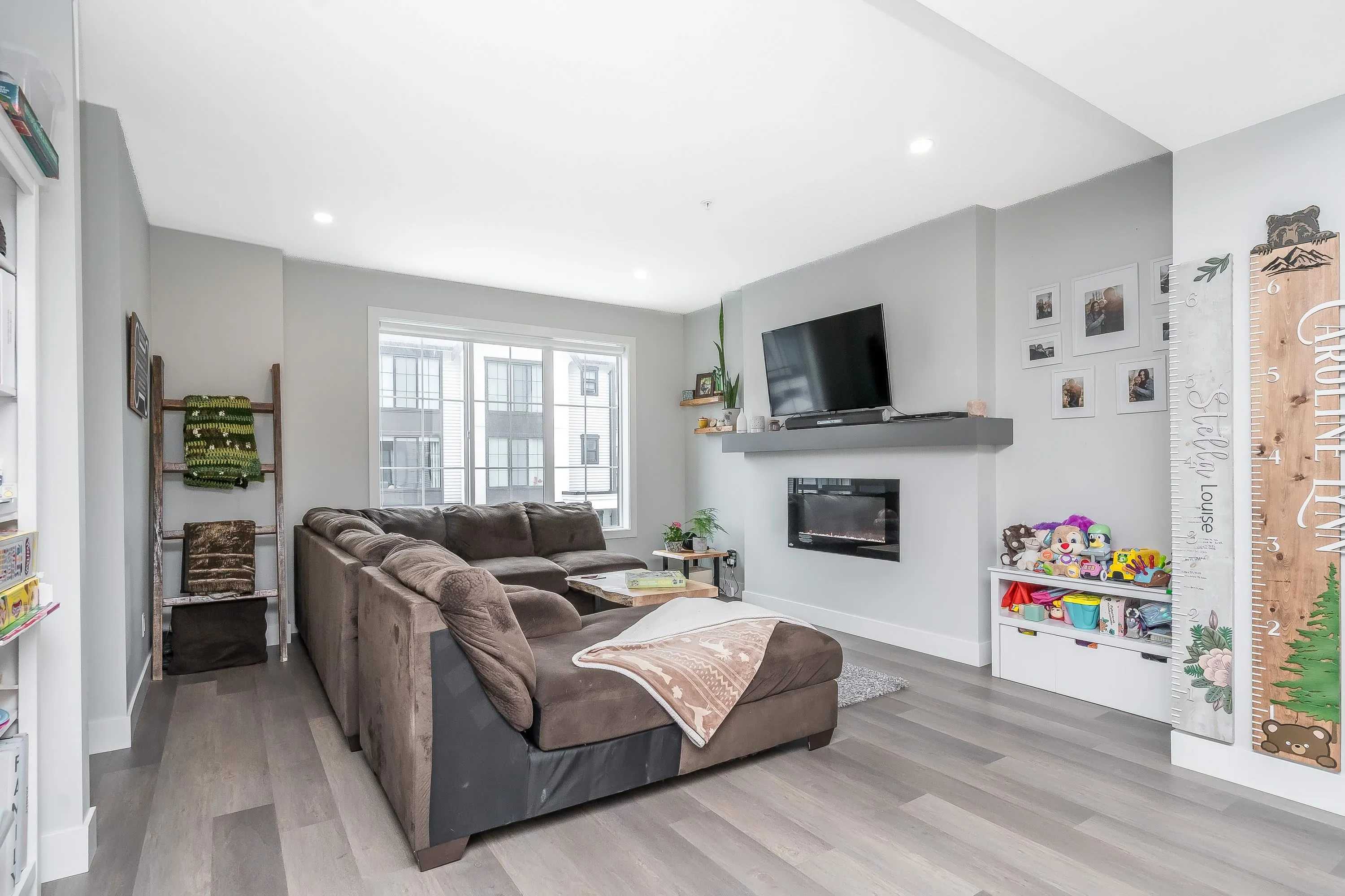 16 5480 Pebble Lane