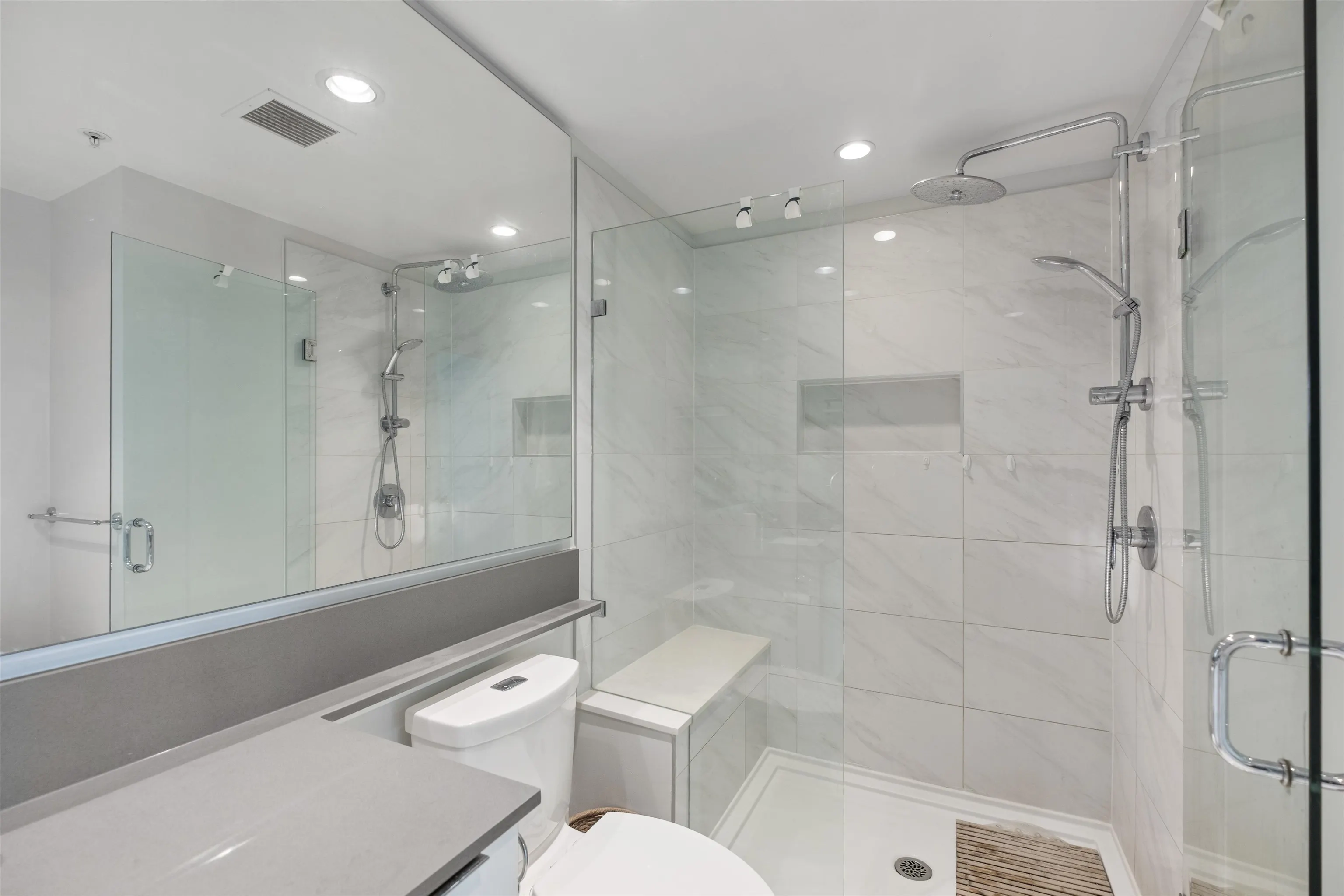 1701 2388 Madison Avenue