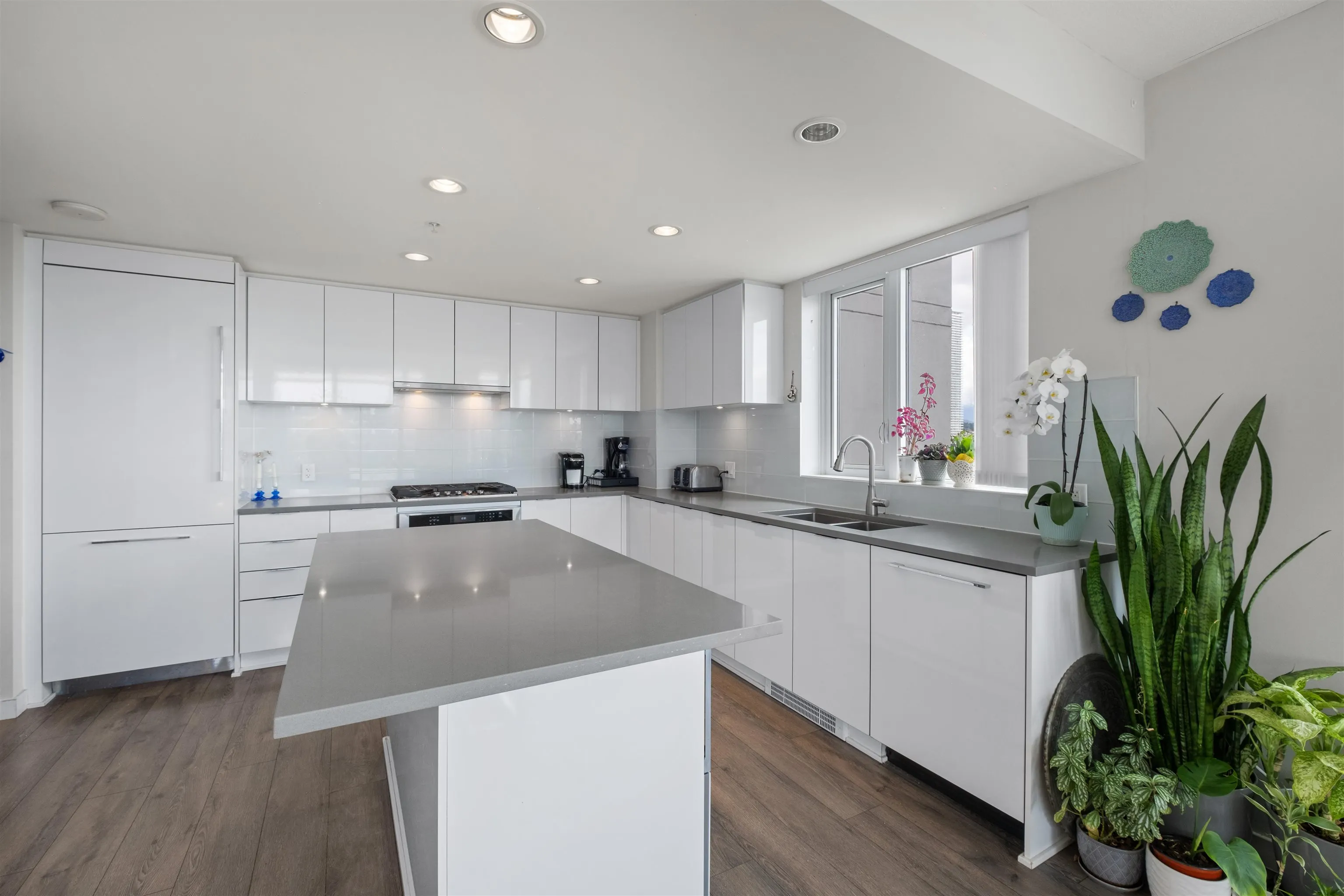 1701 2388 Madison Avenue