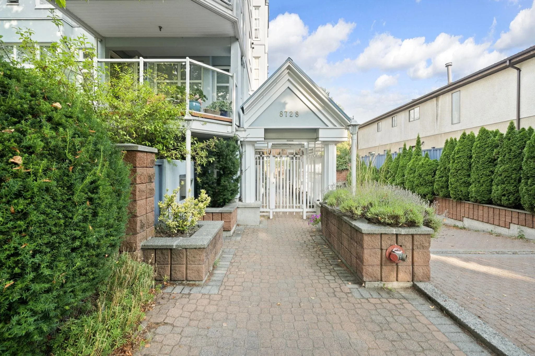 301 8728 Sw Marine Drive