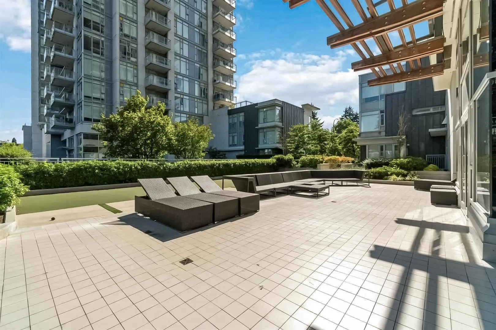 1809 6588 Nelson Avenue