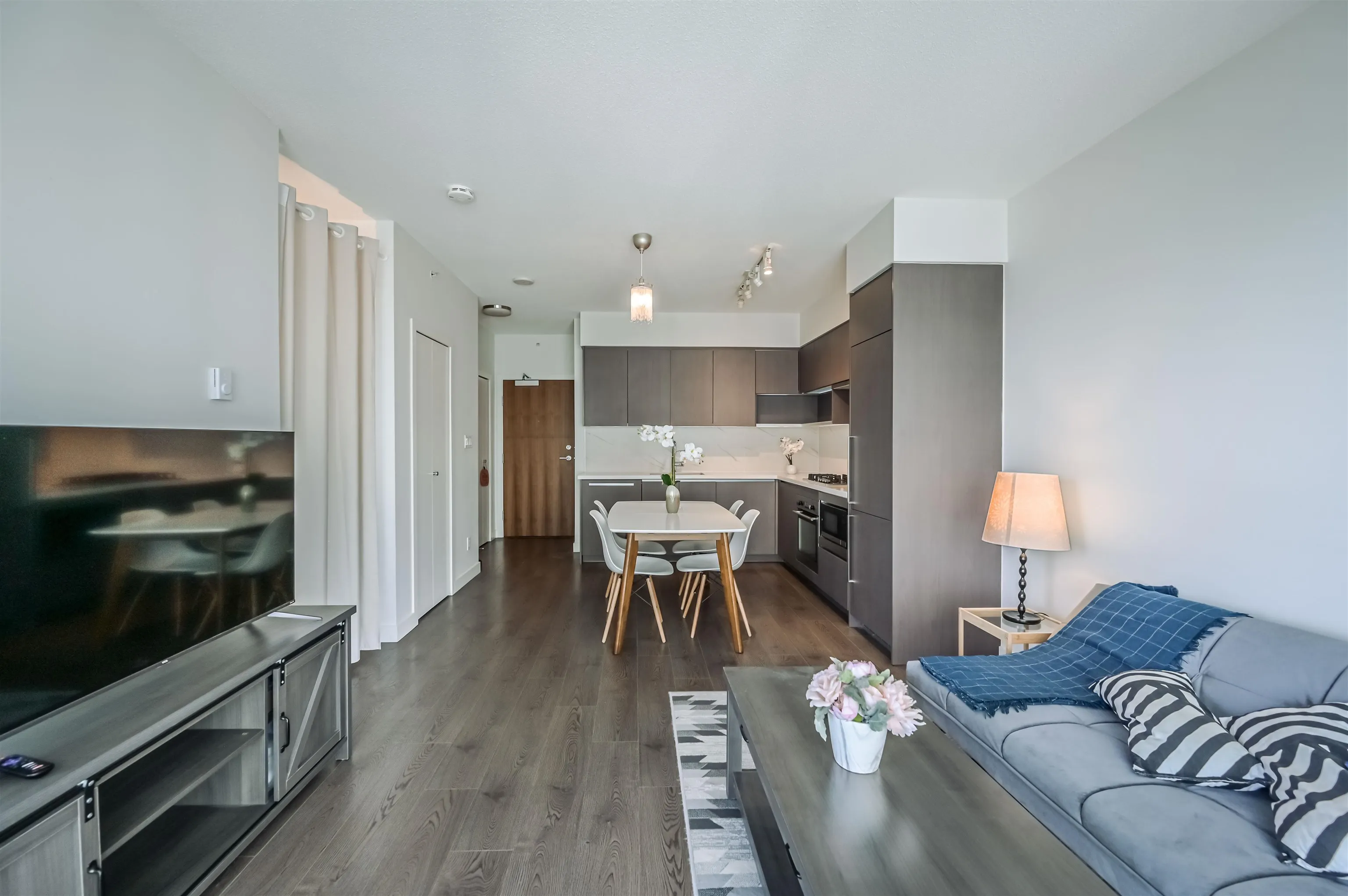 1809 6588 Nelson Avenue