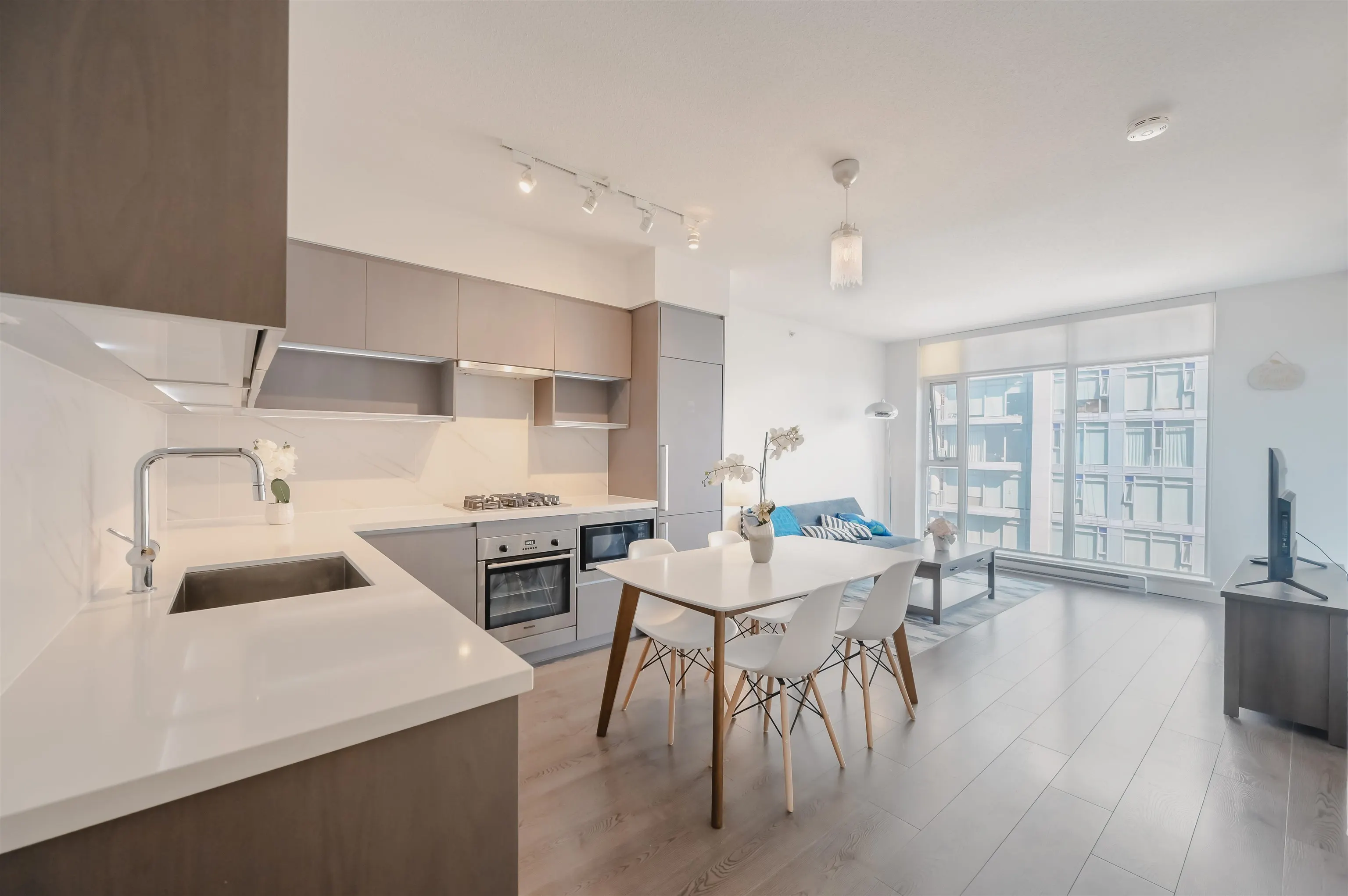 1809 6588 Nelson Avenue