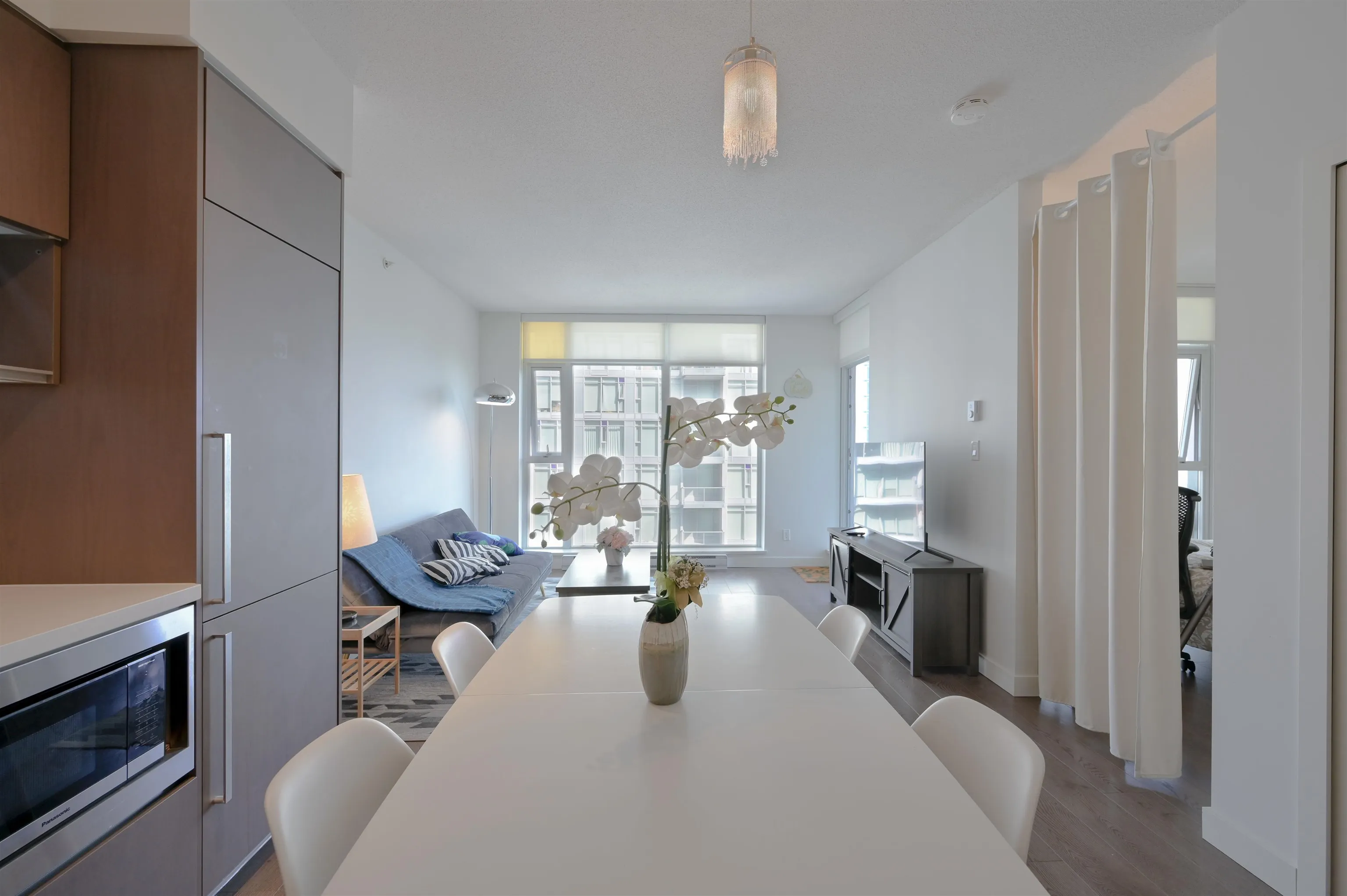 1809 6588 Nelson Avenue