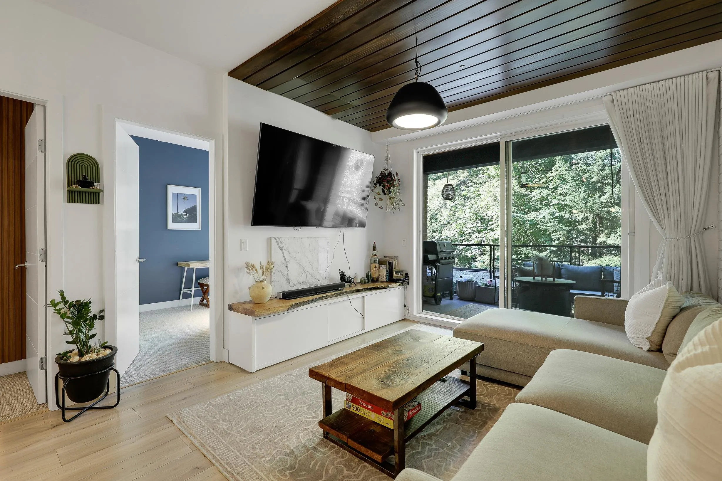 302 733 W 3rd Street