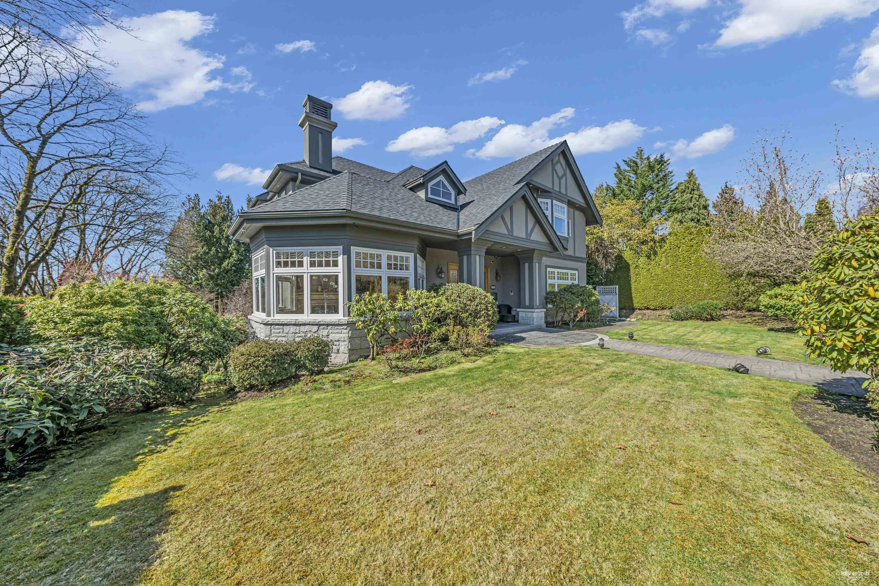 5885 Angus Drive