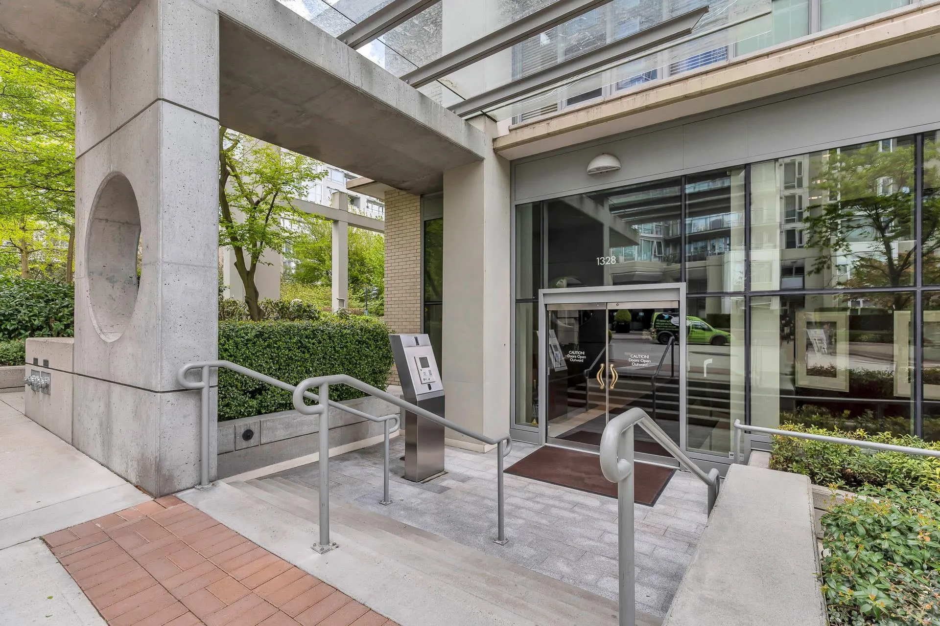 801 1328 Marinaside Crescent