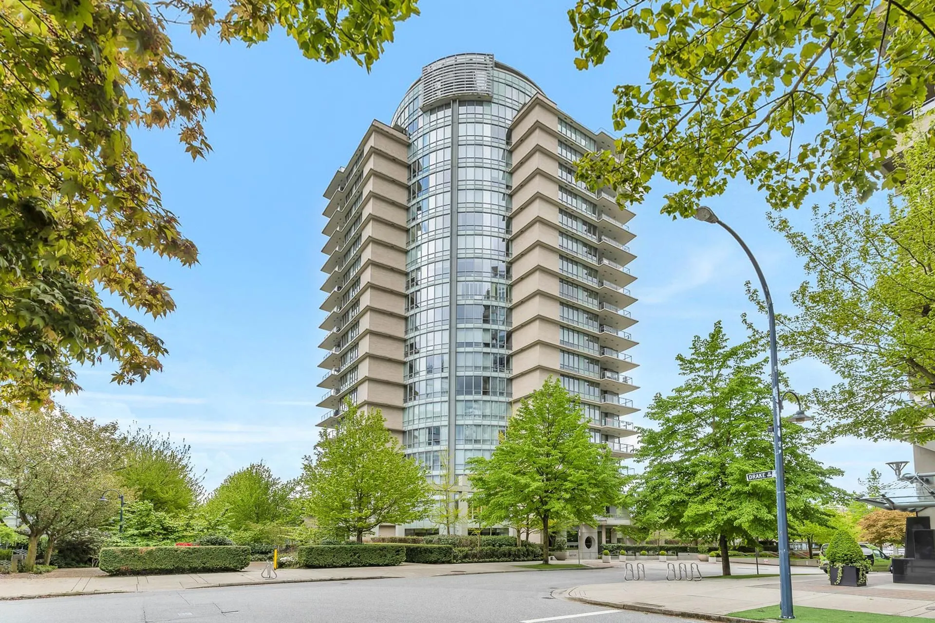 801 1328 Marinaside Crescent