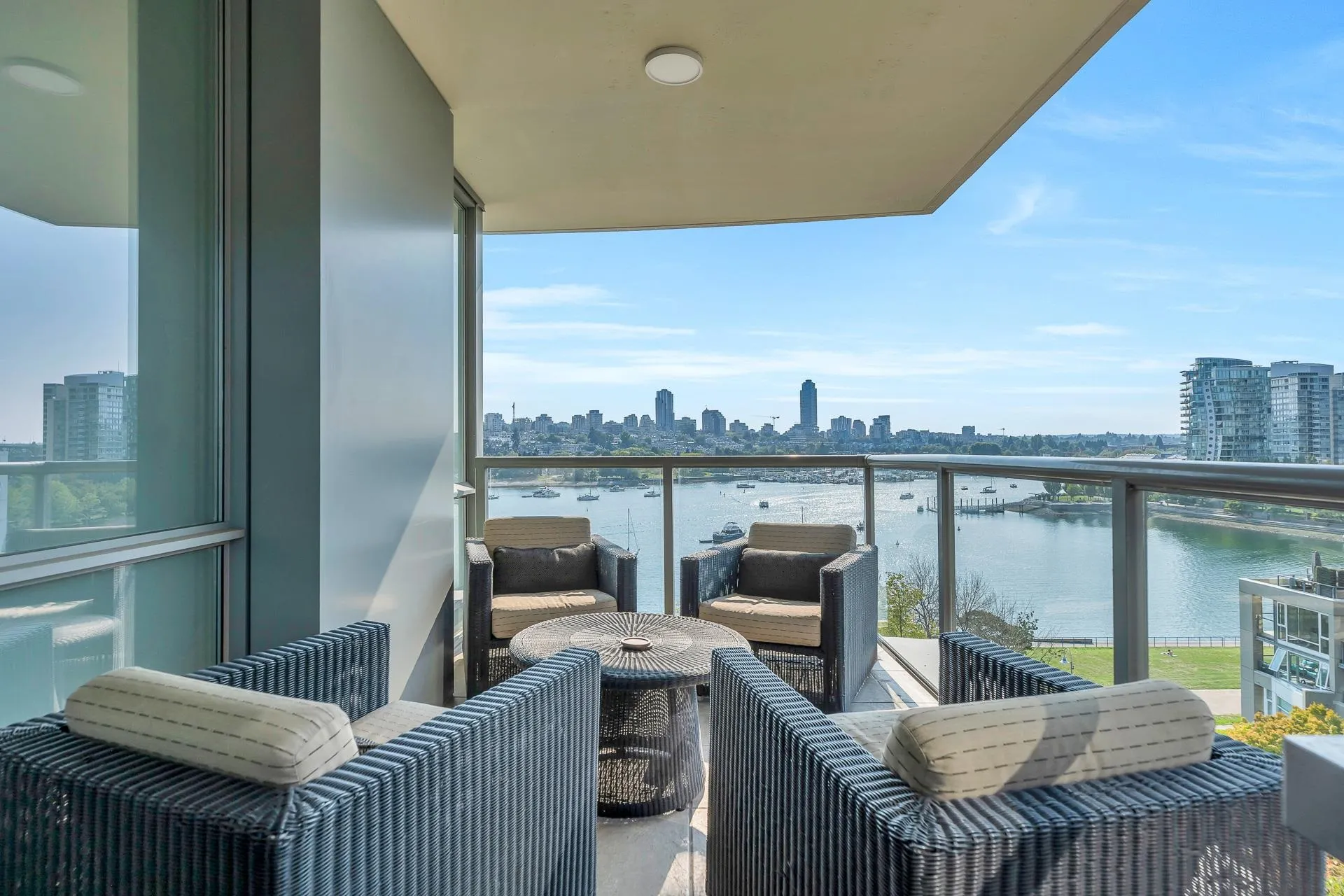 801 1328 Marinaside Crescent