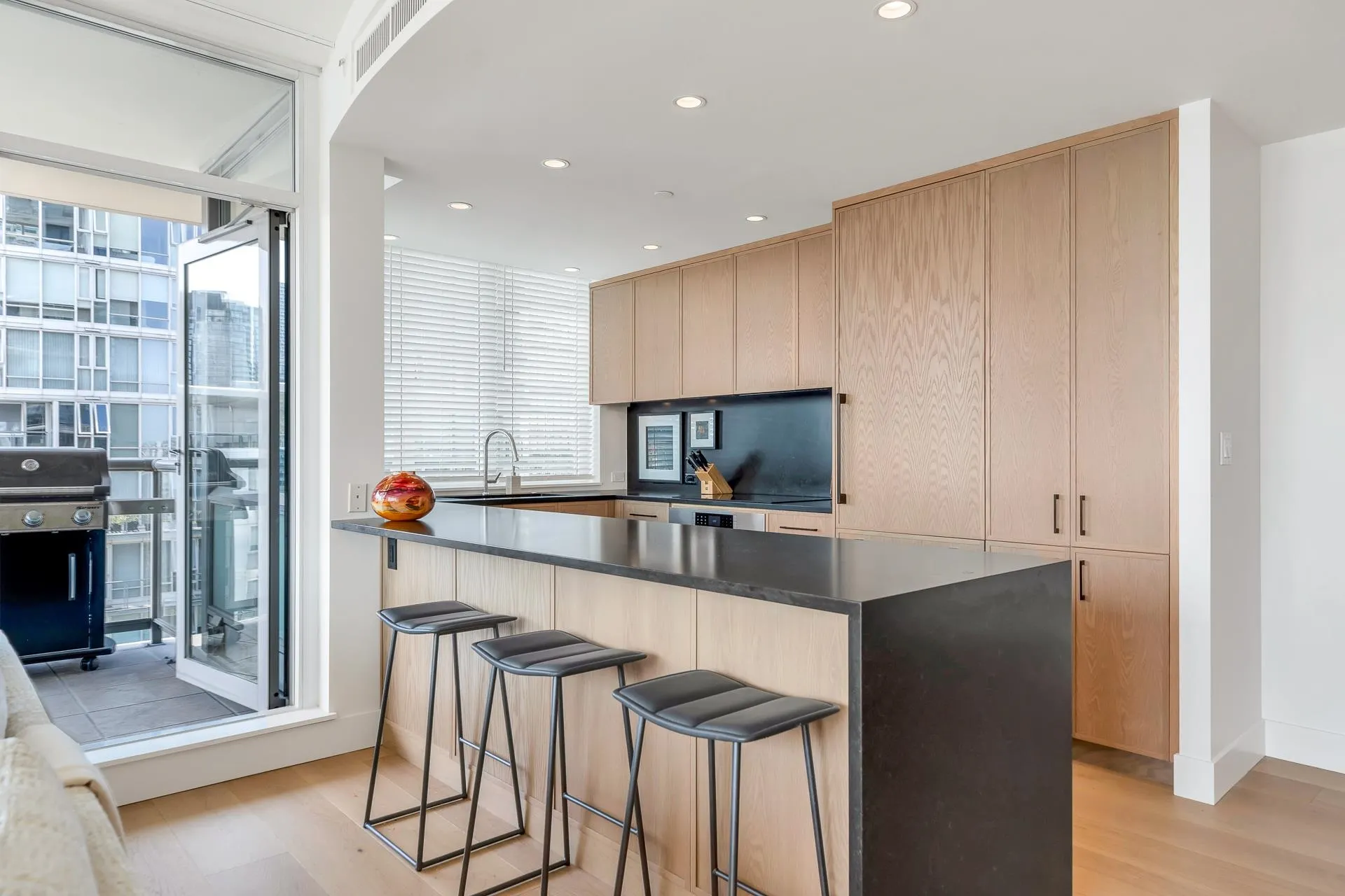 801 1328 Marinaside Crescent