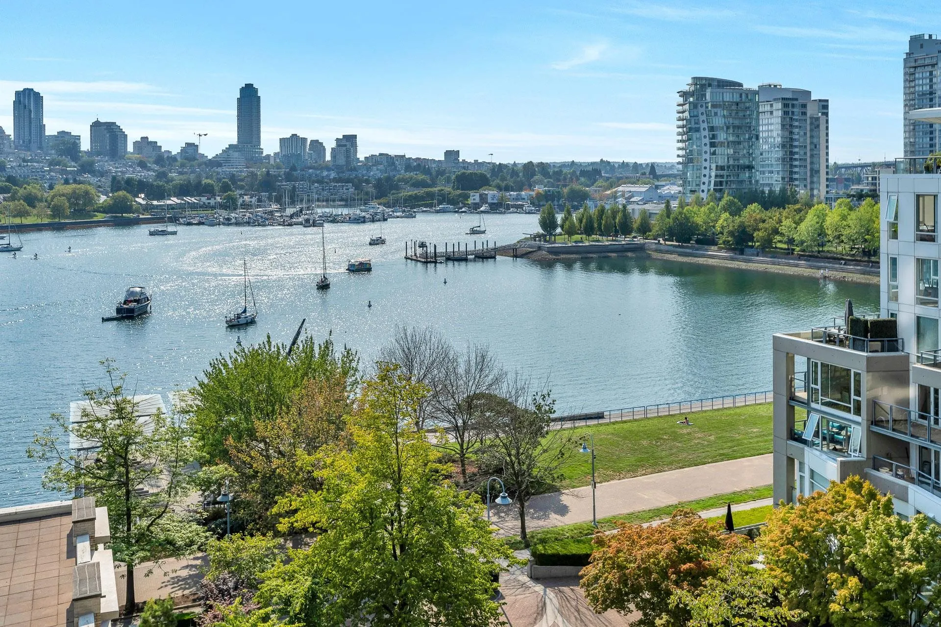 801 1328 Marinaside Crescent