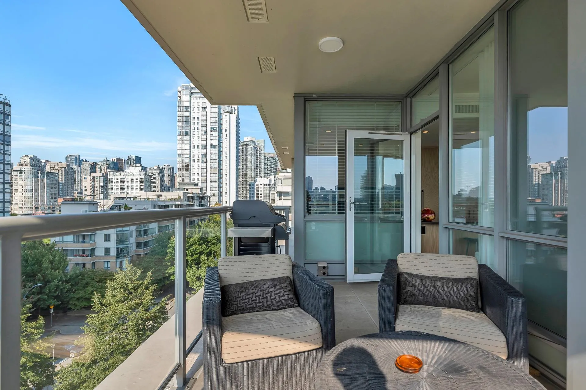 801 1328 Marinaside Crescent