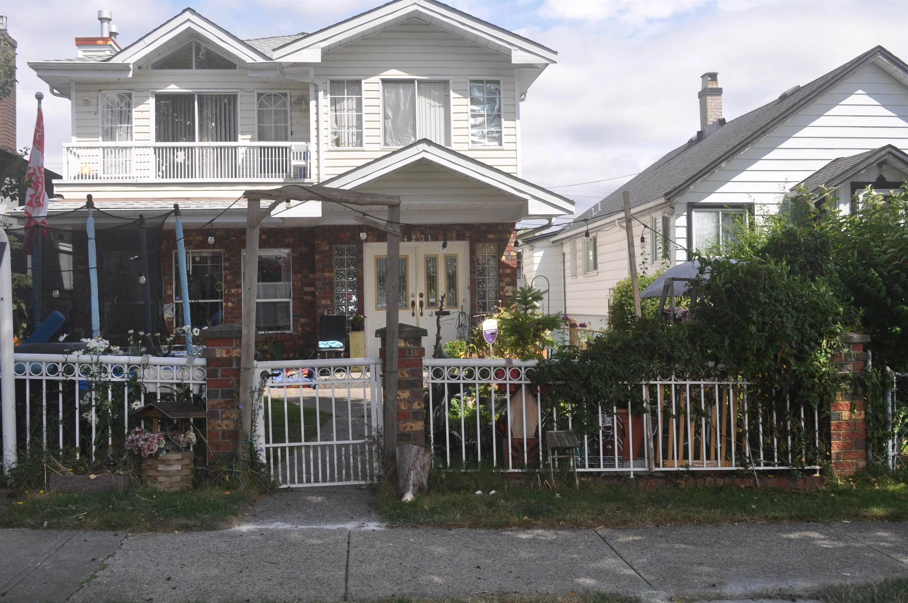 4231 Dundas Street