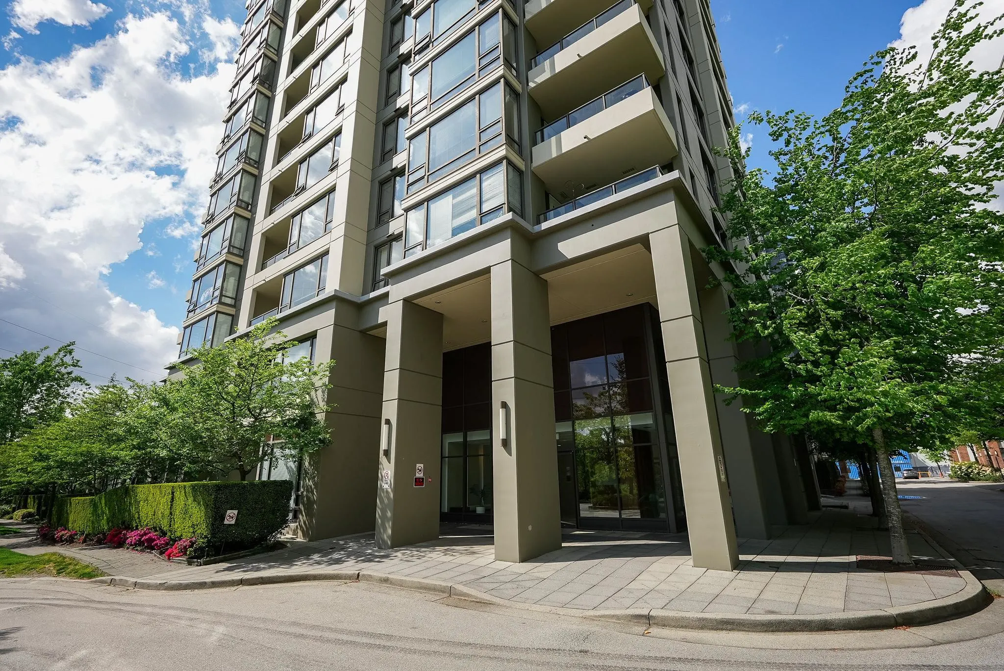 1608 4178 Dawson Street