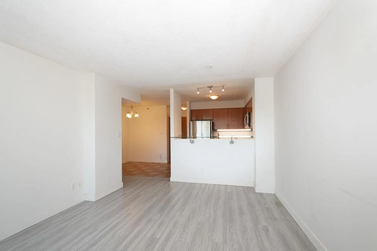 209 63 Keefer Place