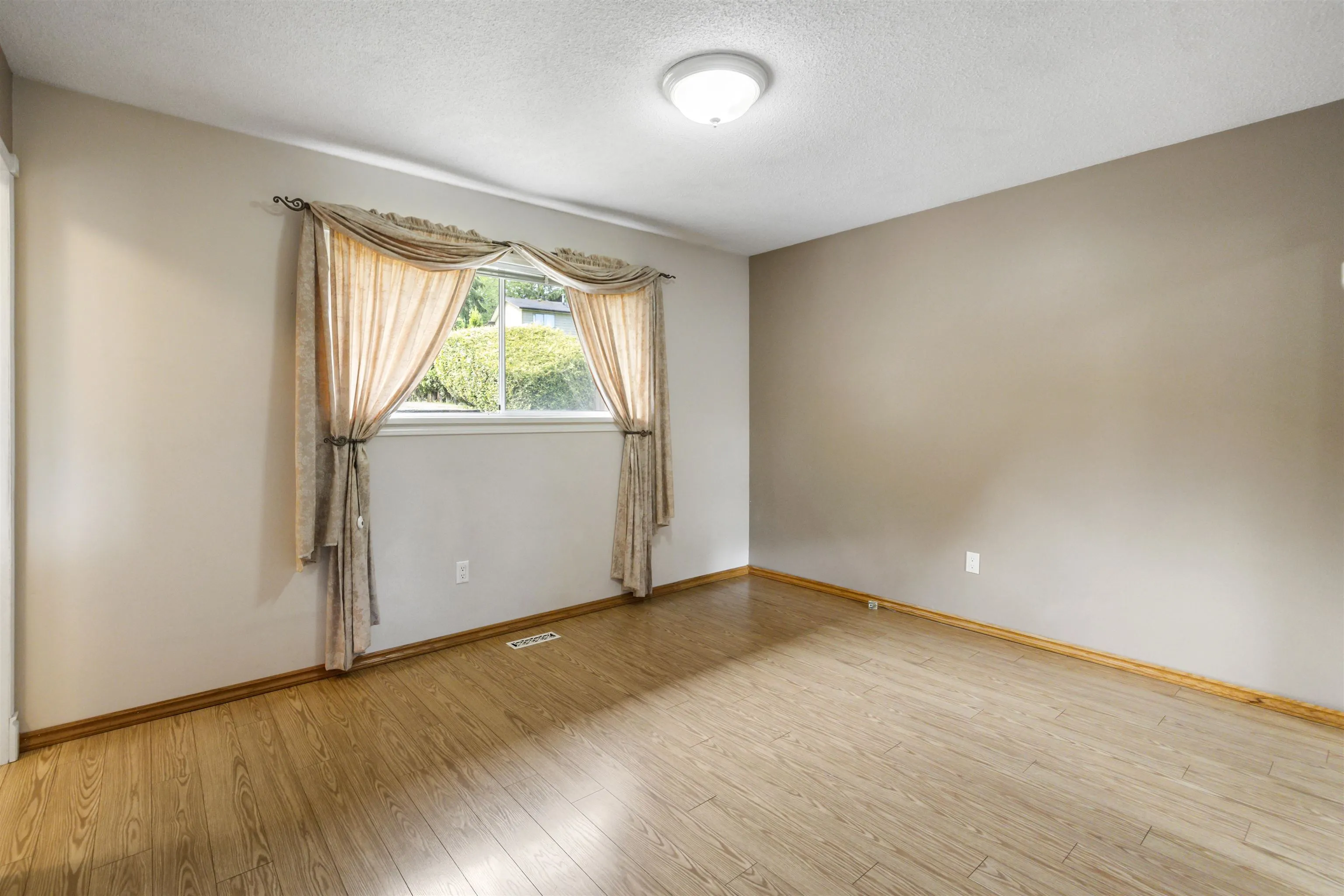 13512 Crestview Drive