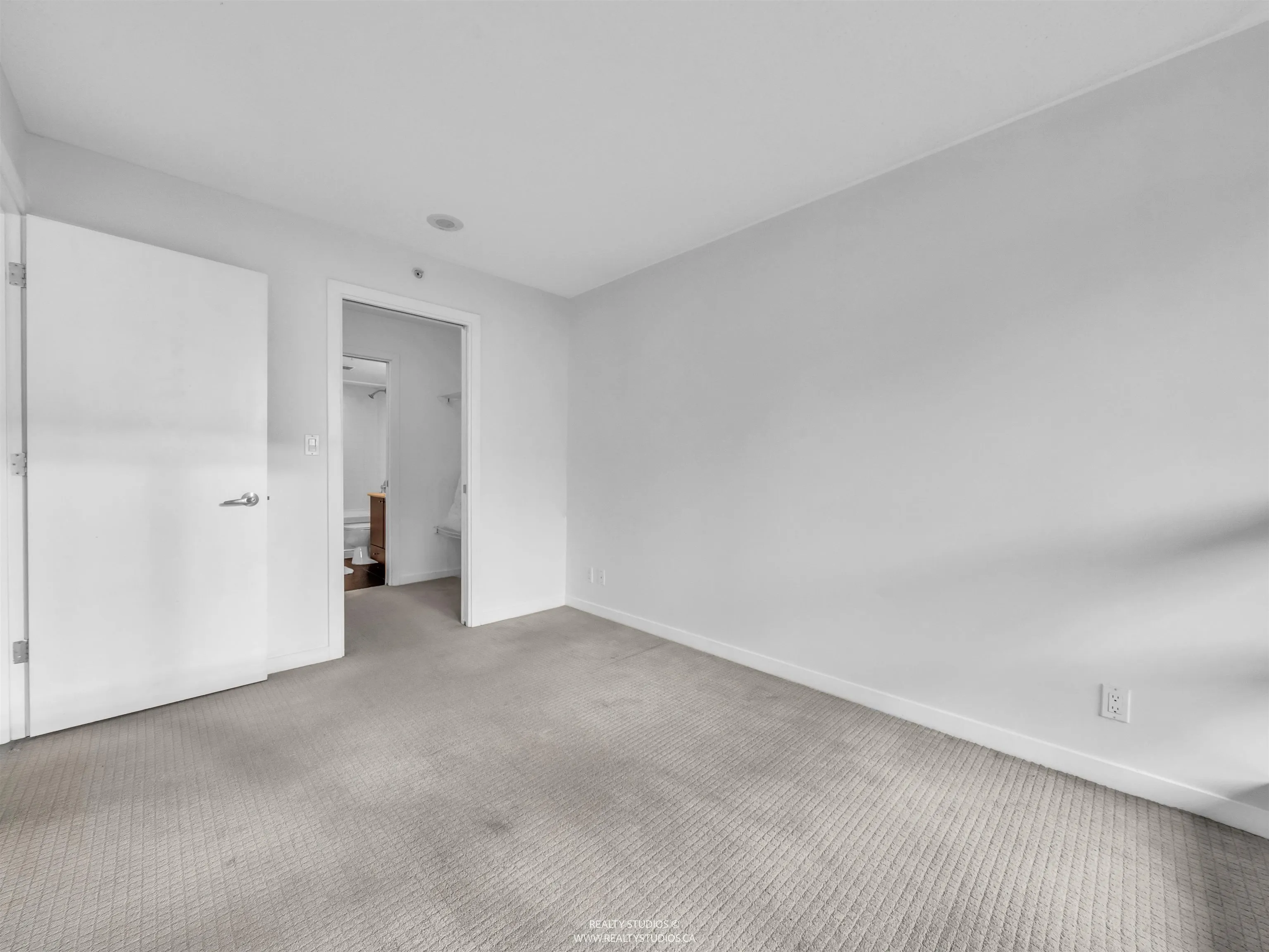 407 933 Hornby Street