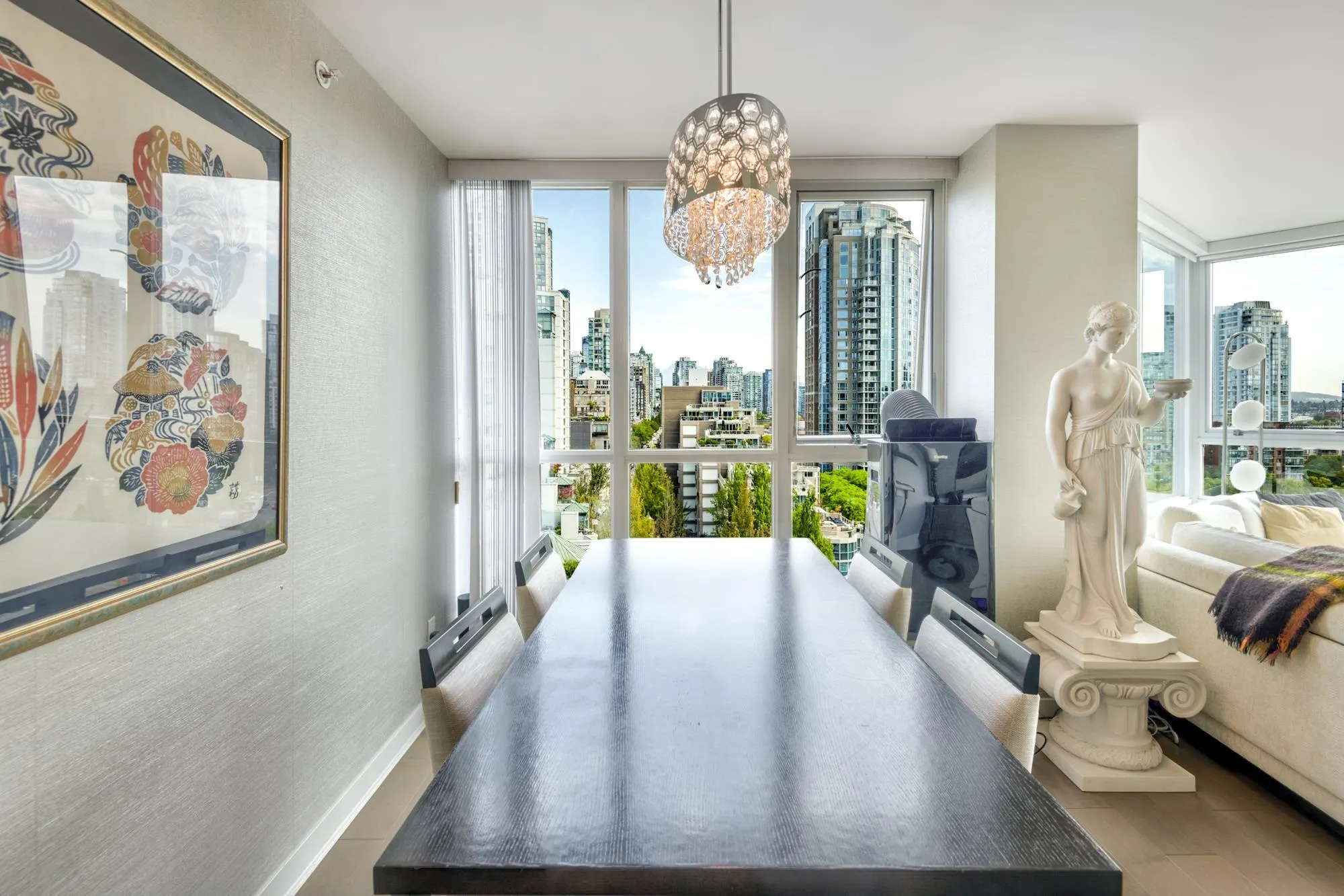 1207 1408 Strathmore Mews