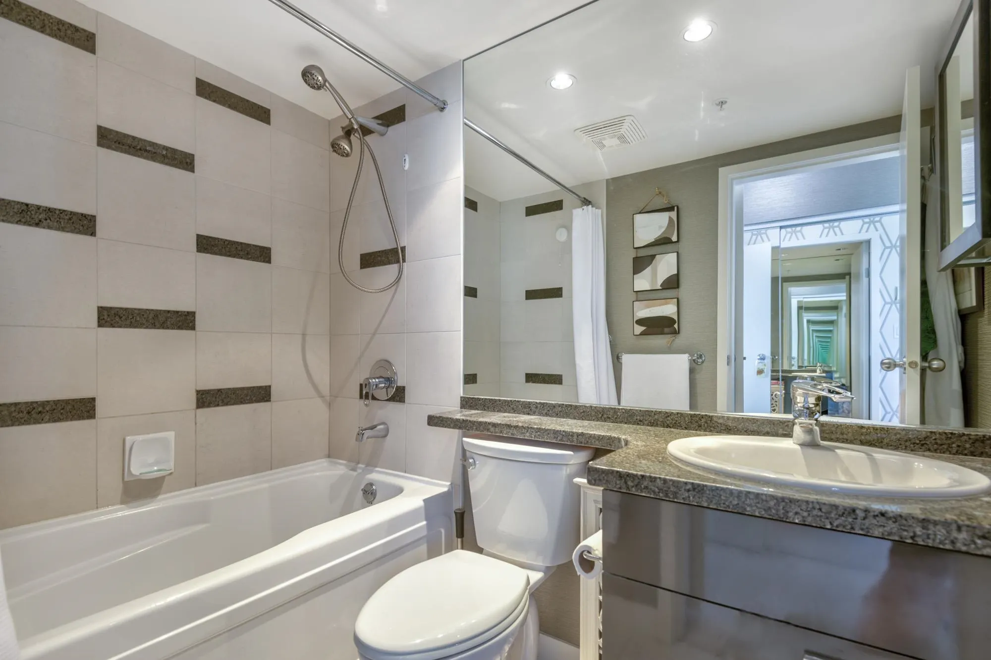 1207 1408 Strathmore Mews