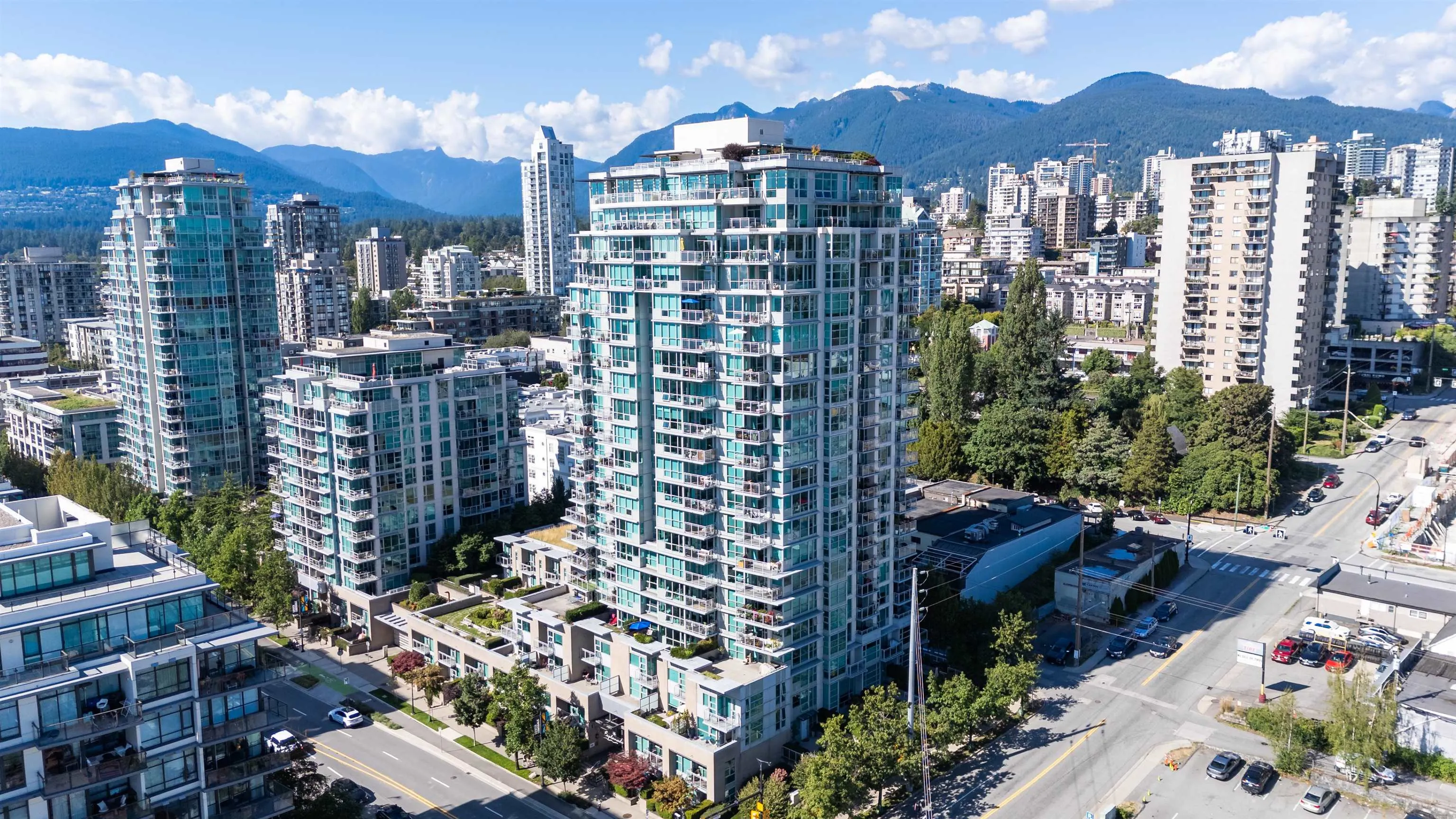 2001 188 E Esplanade