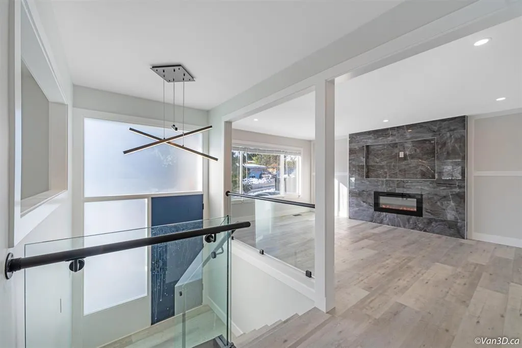383 Laurentian Crescent
