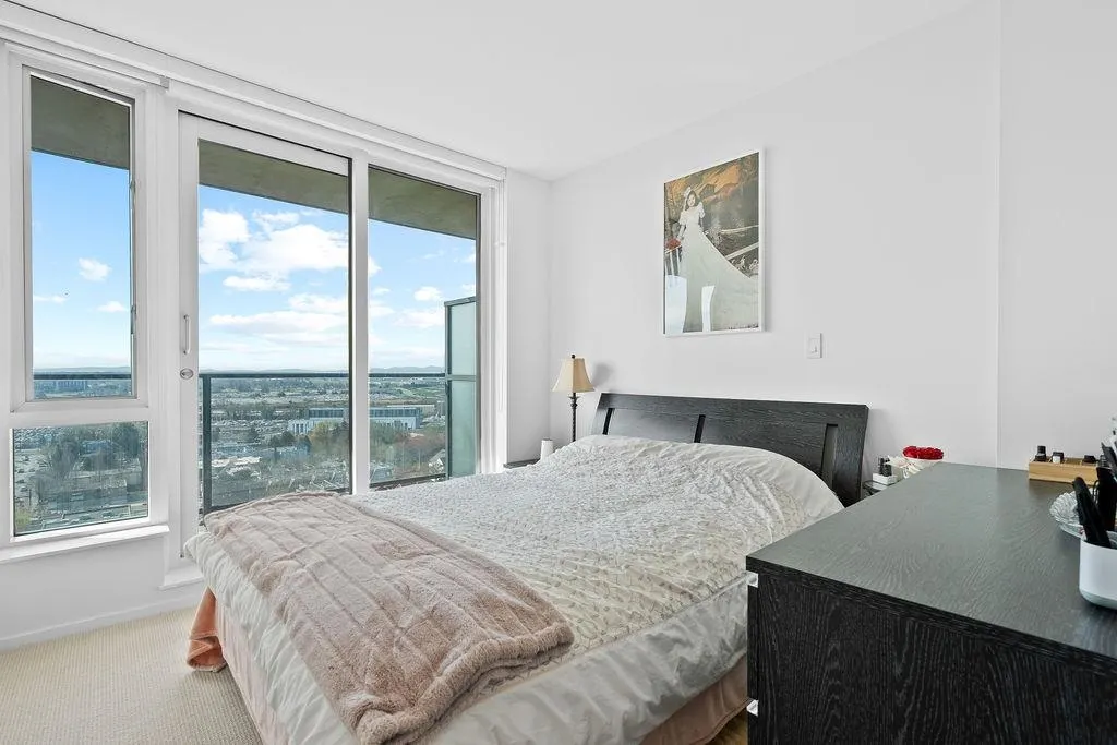 1708 8555 Granville Street