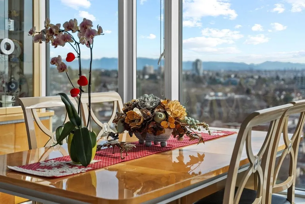 1708 8555 Granville Street