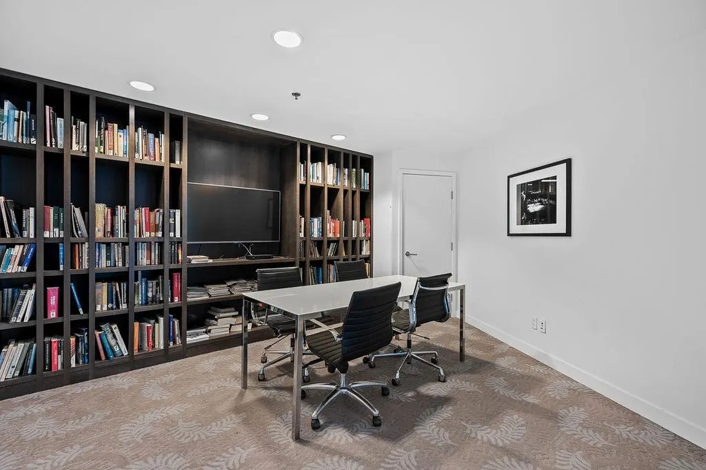 1708 8555 Granville Street